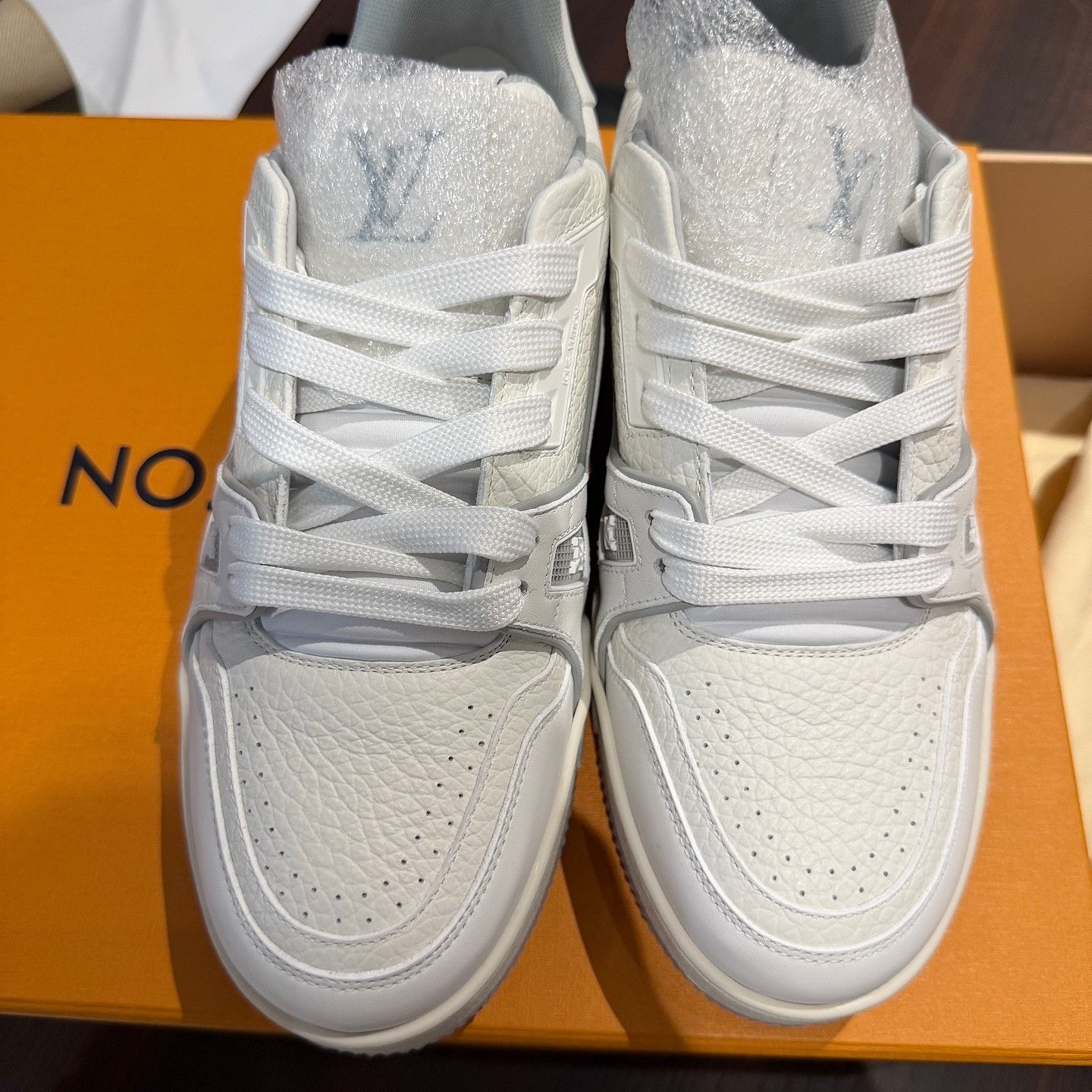Louis Vuitton Louis Vuitton White Trainer Low-Top Sneakers Size 37 Size US 7 / IT 37 - 8 Thumbnail