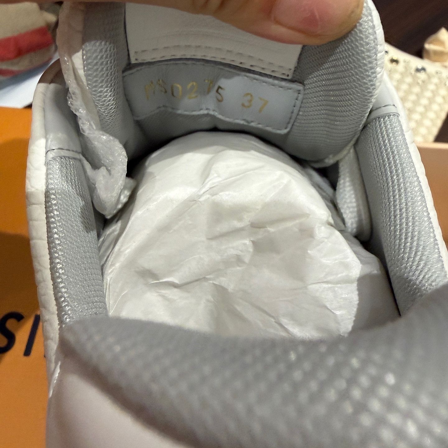 Louis Vuitton Louis Vuitton White Trainer Low-Top Sneakers Size 37 Size US 7 / IT 37 - 5 Thumbnail