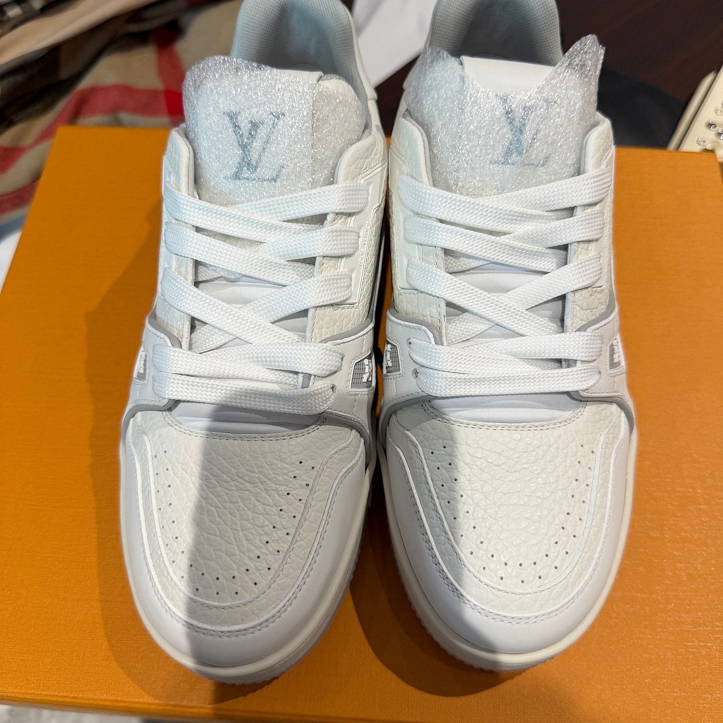 Louis Vuitton Louis Vuitton White Trainer Low-Top Sneakers Size 37 Size US 7 / IT 37 - 7 Thumbnail