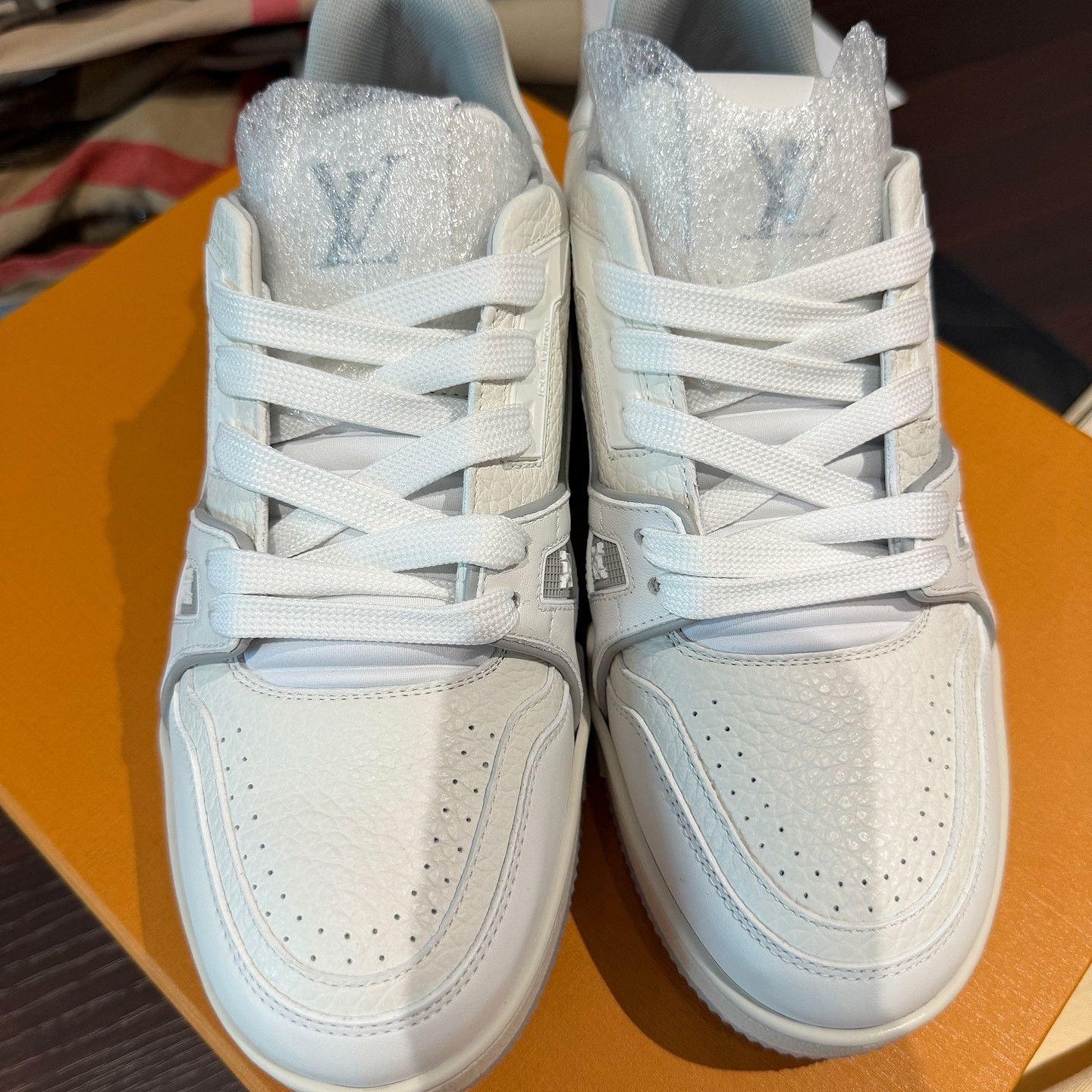 Louis Vuitton Louis Vuitton White Trainer Low-Top Sneakers Size 37 Size US 7 / IT 37 - 2 Thumbnail