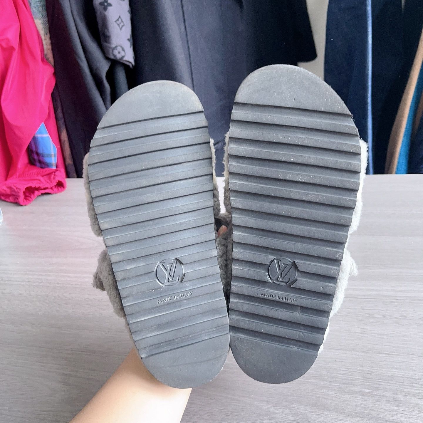 Louis Vuitton Louis Vuitton Paseo Shearling Sandals Size 37 Size US 6 / IT 36 - 4 Thumbnail