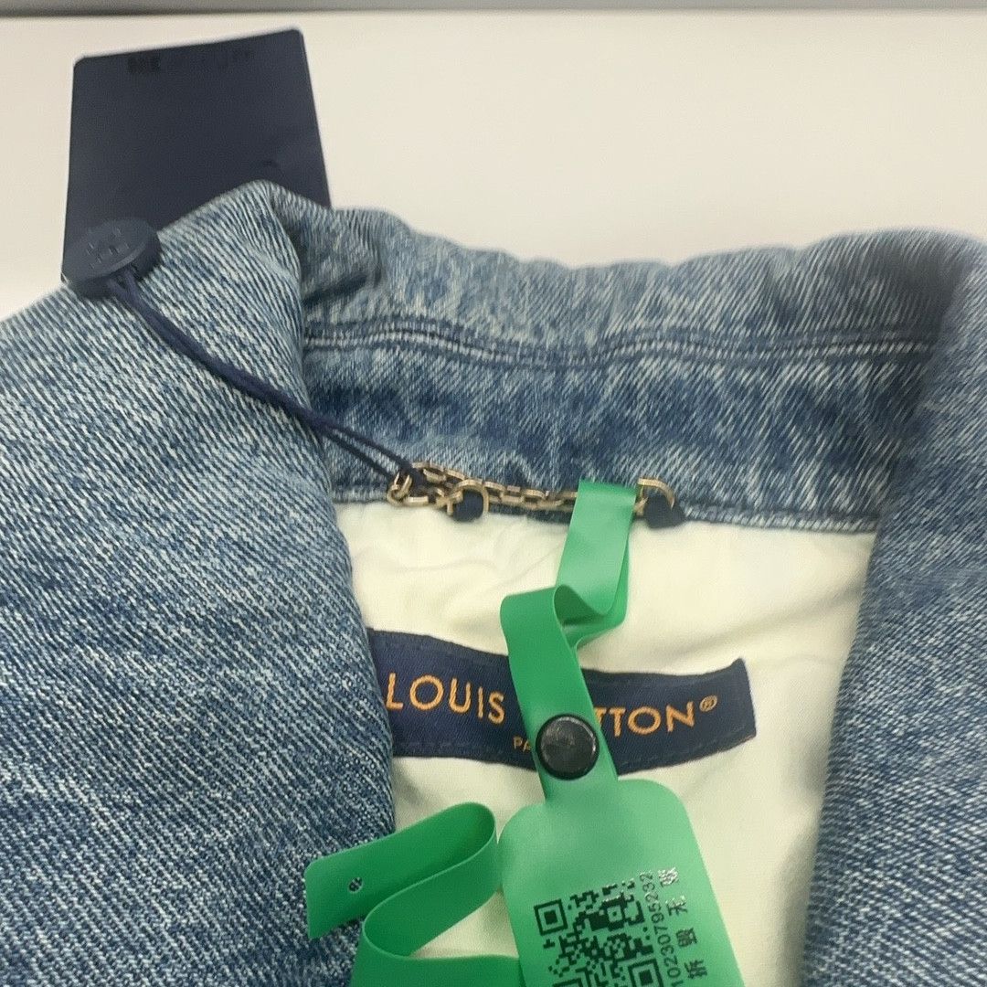 Louis Vuitton Louis Vuitton Monogram Denim Button Up Shirt Size M Size US M / EU 48-50 / 2 - 6 Thumbnail