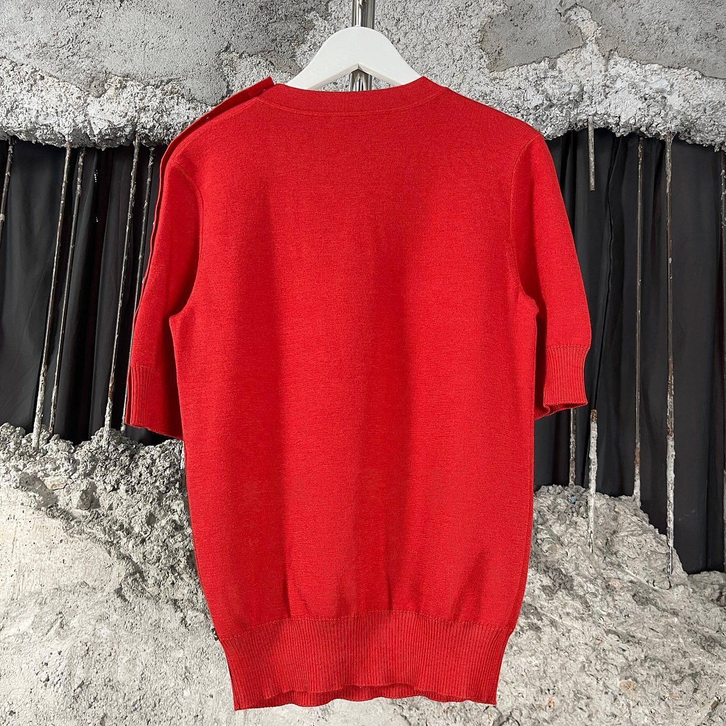 Louis Vuitton Louis Vuitton Red Knit Top With Logo Buttons Size S Size S / US 4 / IT 40 - 2 Thumbnail