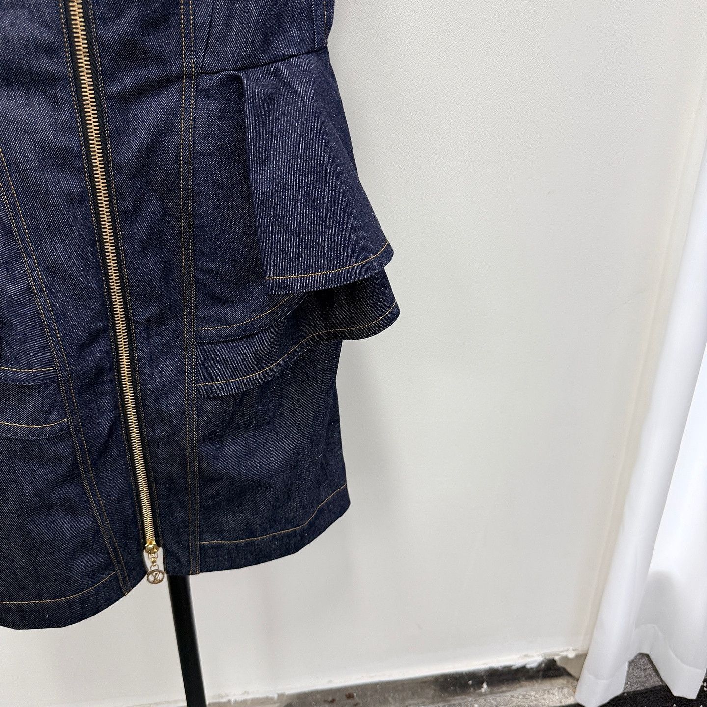 Louis Vuitton Louis Vuitton Denim Peplum Sleeveless Dress Size 40 Size M / US 6-8 / IT 42-44 - 9 Thumbnail