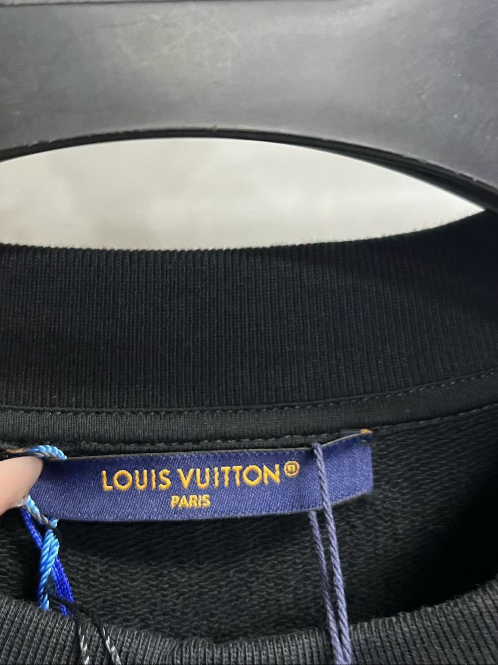 Louis Vuitton Louis Vuitton Logo Sweatshirt Size L Size US L / EU 52-54 / 3 - 3 Thumbnail
