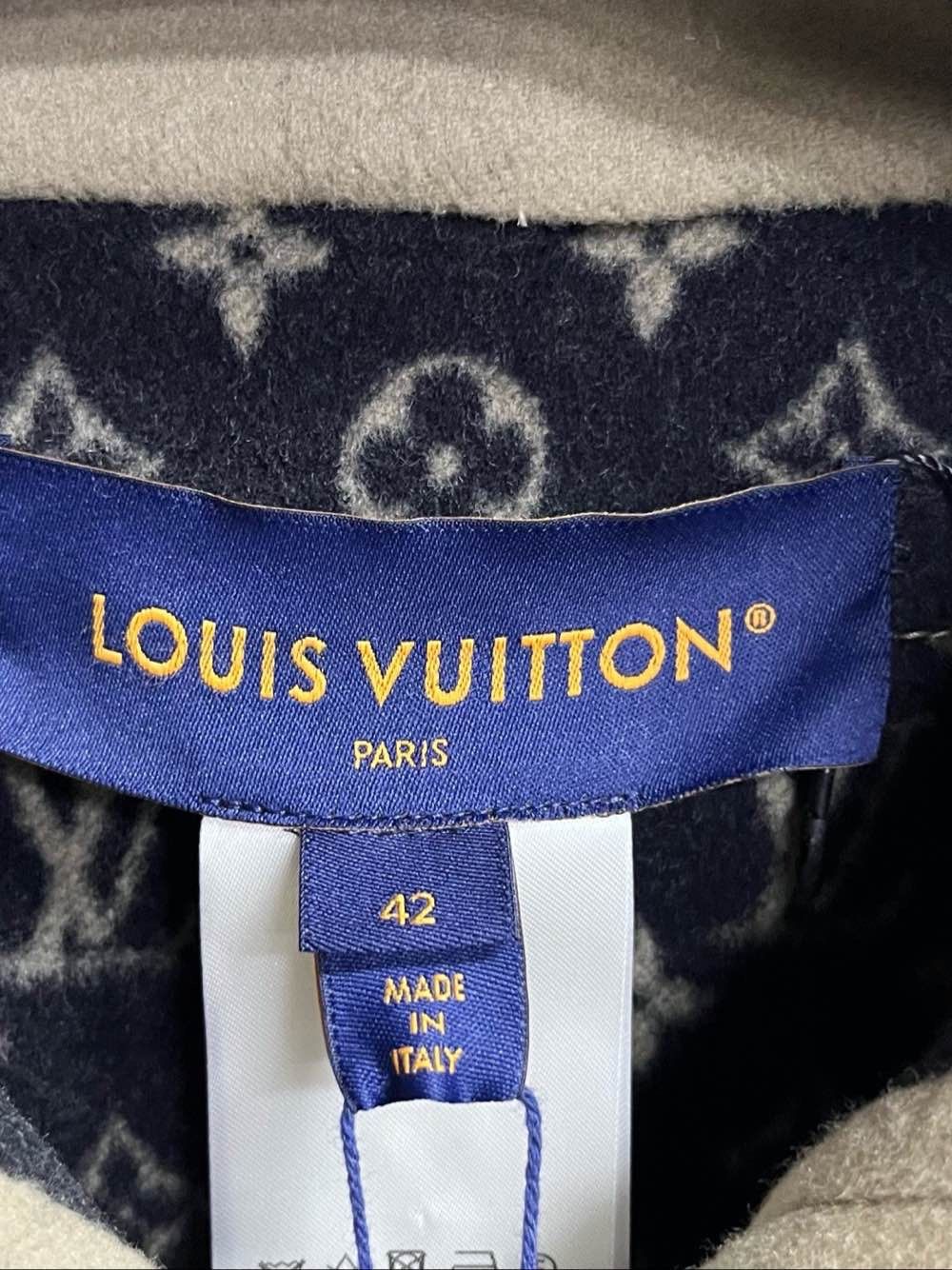 Louis Vuitton Louis Vuitton Monogram Reversible Cape Coat Size 42 Size M / US 6-8 / IT 42-44 - 3 Thumbnail