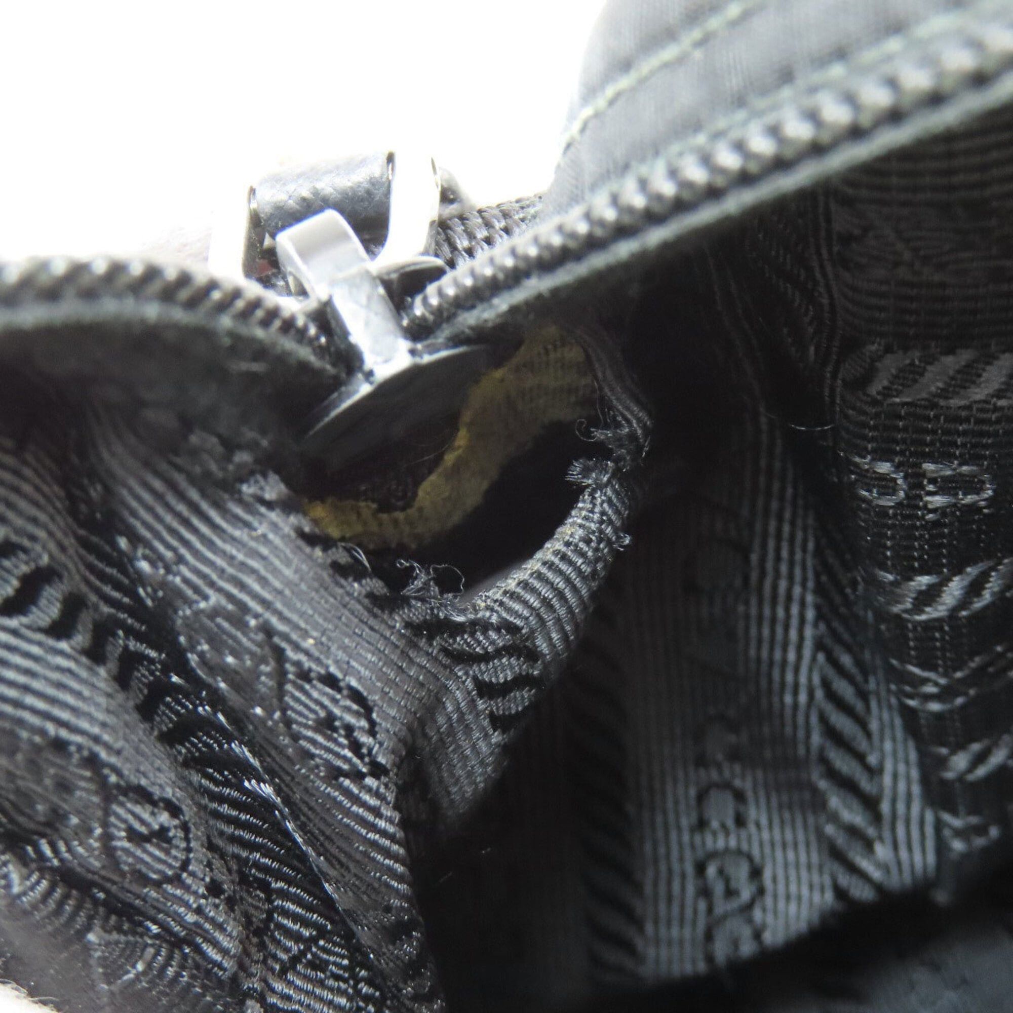 Prada Prada logo hardware shoulder bag, nylon, women's. Size ONE SIZE - 10 Thumbnail
