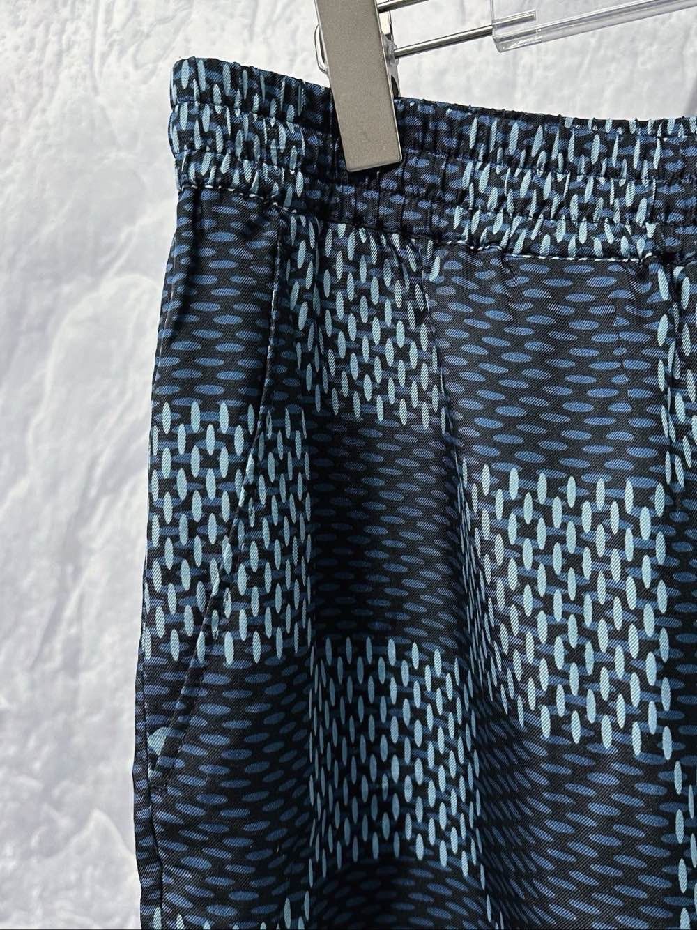 Louis Vuitton Louis Vuitton Damier Silk Shorts Size 56 Size US 40 / EU 56 - 6 Thumbnail