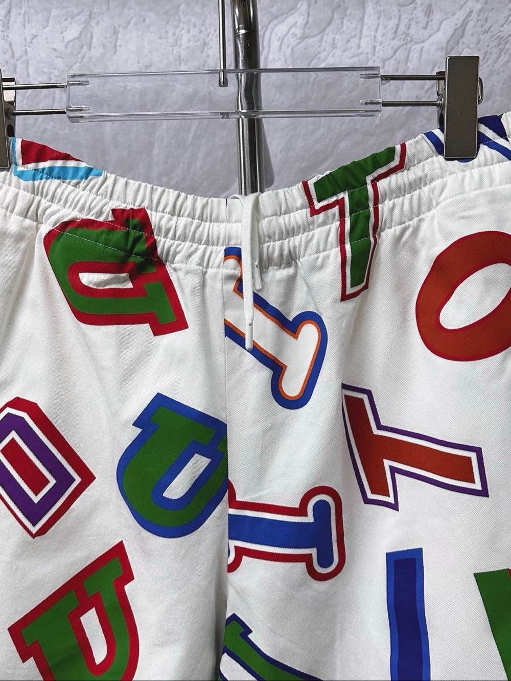 Louis Vuitton Louis Vuitton x NBA Logo Printed Shorts Size S Size US 30 / EU 46 - 8 Thumbnail