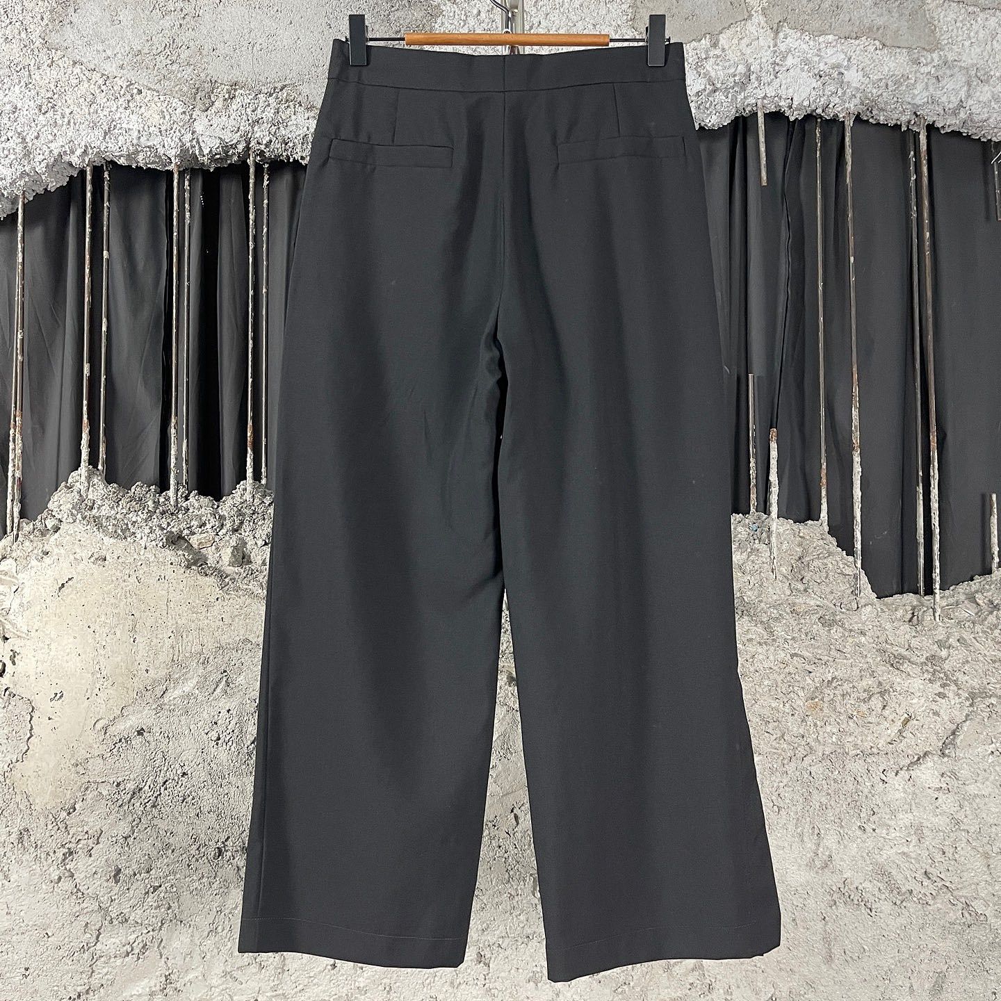 Louis Vuitton Louis Vuitton Belted Wide Leg Pants Black Size 34 Size 24" / US 00 / IT 34 - 2 Thumbnail