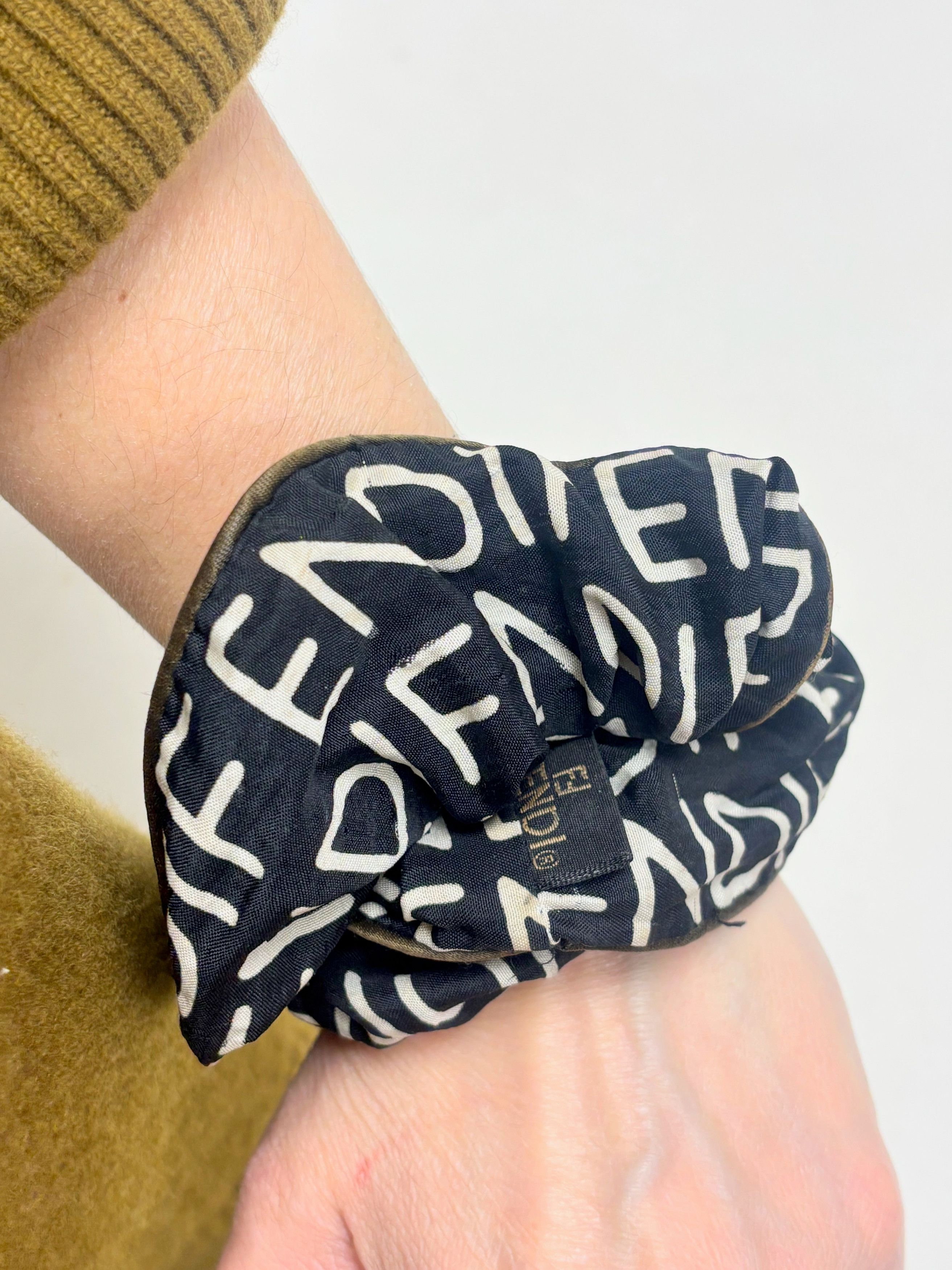 Fendi Chouchou Logo Size ONE SIZE - 5 Thumbnail