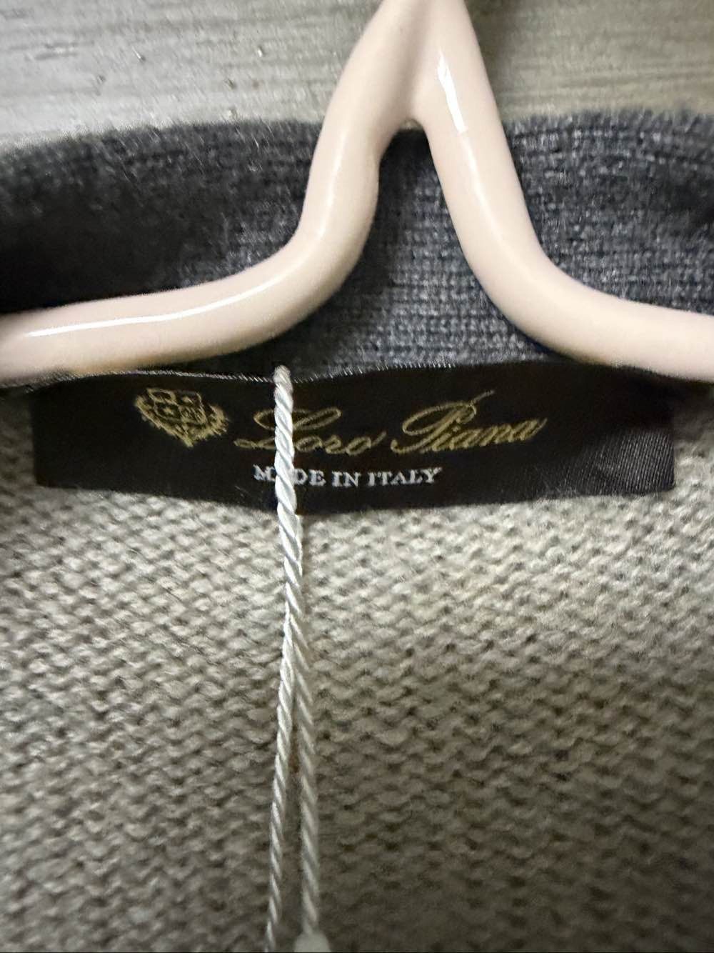 Loro Piana Beige V-Neck Button-Front Long Sleeve Cardigan Size US M / EU 48-50 / 2 - 3 Thumbnail