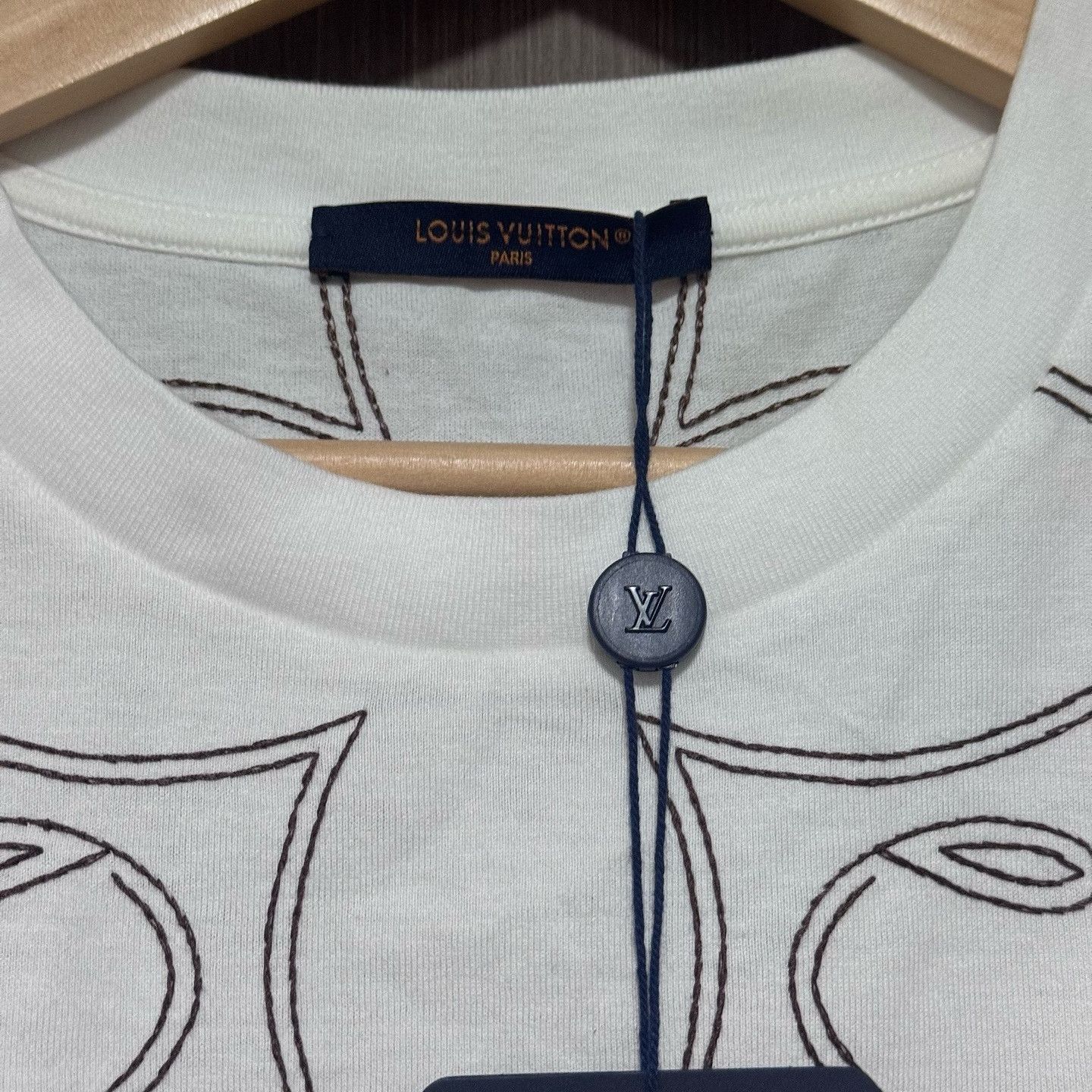 Louis Vuitton Louis Vuitton Logo Embroidery T-Shirt Size S Size US S / EU 44-46 / 1 - 3 Thumbnail