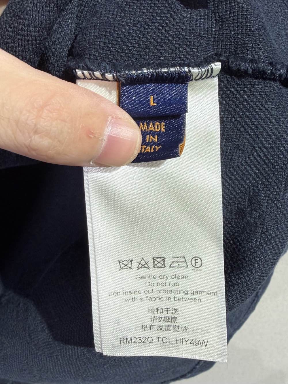 Louis Vuitton Louis Vuitton Monogram Pocket T-Shirt Size L Size US L / EU 52-54 / 3 - 4 Thumbnail