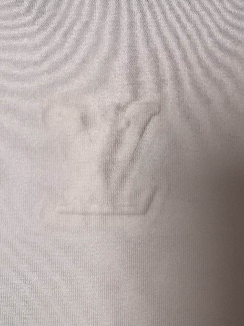 Louis Vuitton Louis Vuitton Logo Embossed T-Shirt Size XS Size US XS / EU 42 / 0 - 5 Thumbnail