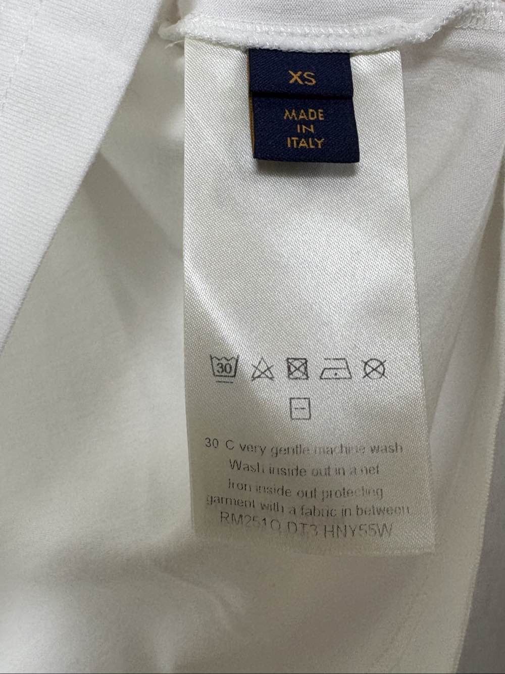 Louis Vuitton Louis Vuitton Logo Embossed T-Shirt Size XS Size US XS / EU 42 / 0 - 4 Thumbnail