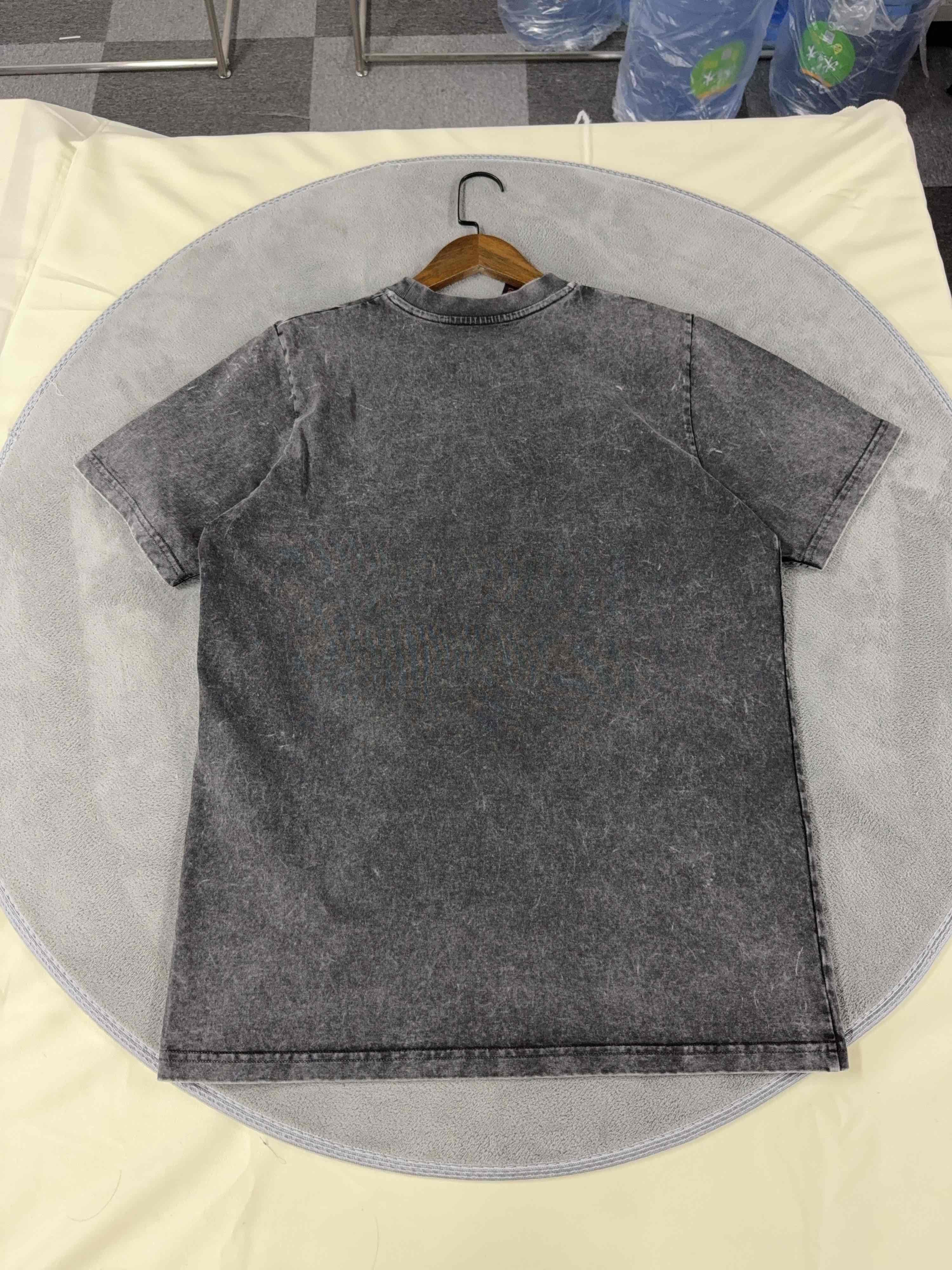 Louis Vuitton Louis Vuitton Logo Graphic T-Shirt Gray Size M Size US M / EU 48-50 / 2 - 2 Thumbnail