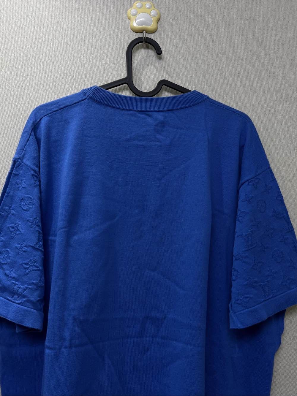 Louis Vuitton Louis Vuitton Monogram Sleeve T-Shirt Size XL Size US XL / EU 56 / 4 - 5 Thumbnail