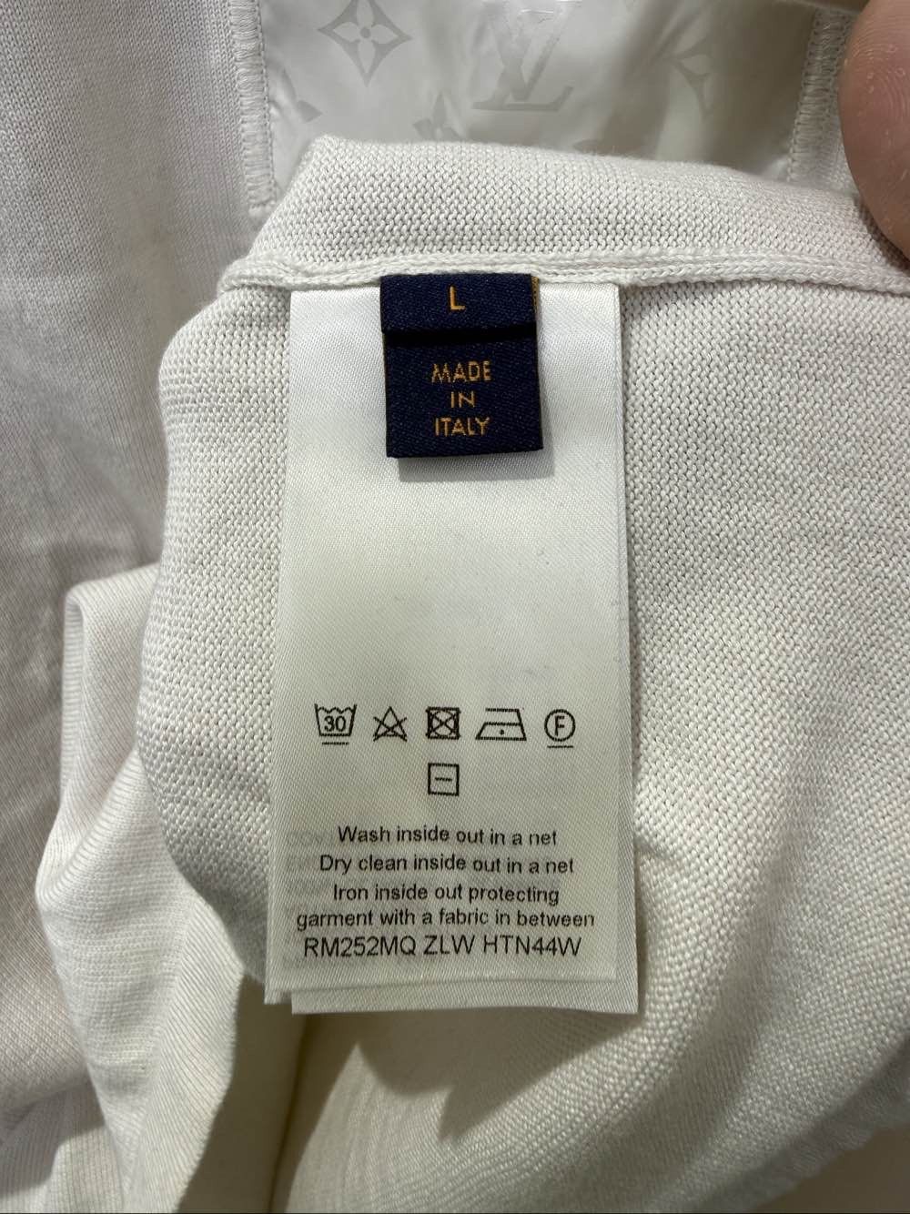 Louis Vuitton Louis Vuitton Monogram Pocket T-Shirt Size L Size US L / EU 52-54 / 3 - 4 Thumbnail