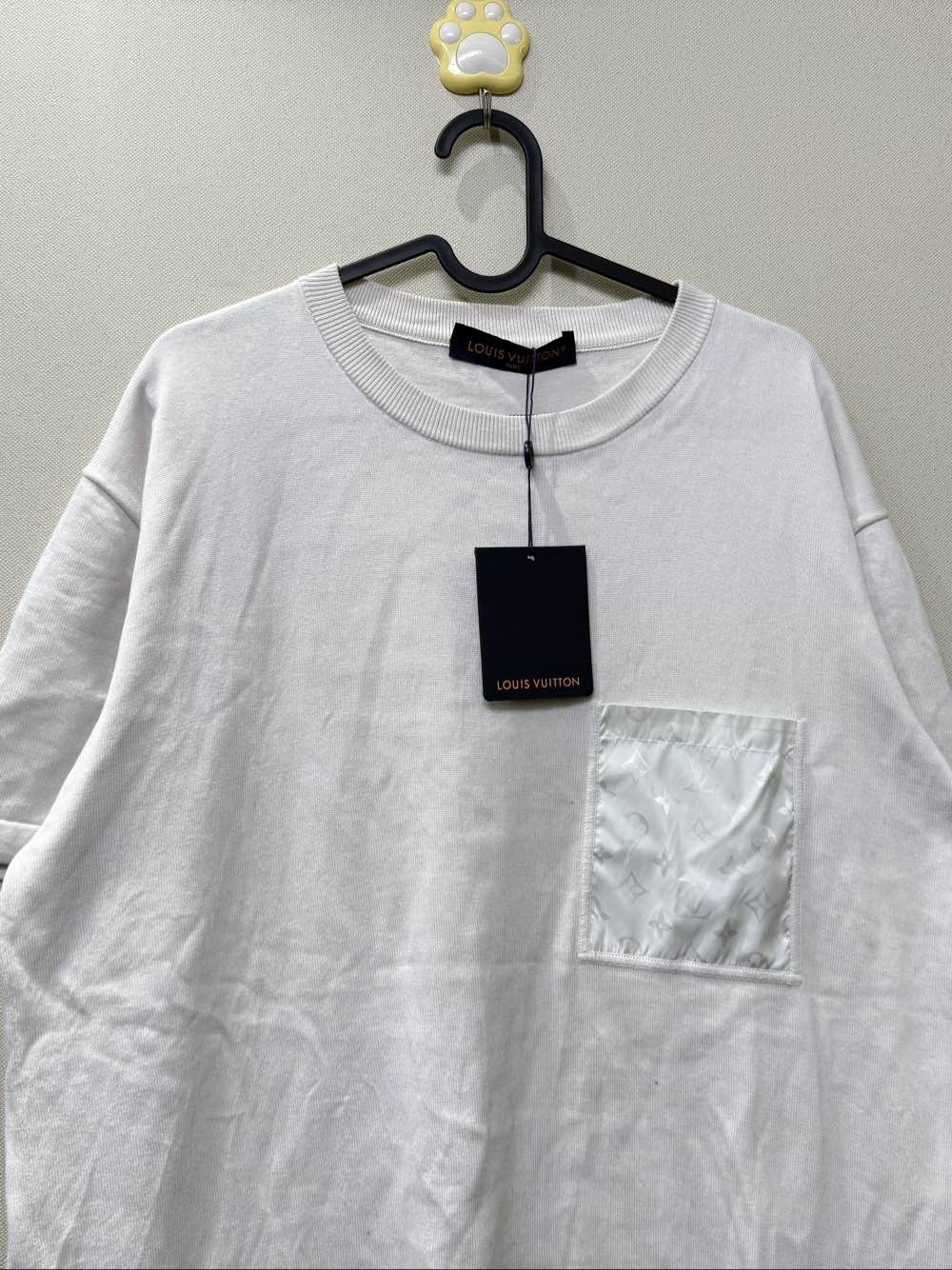 Louis Vuitton Louis Vuitton Monogram Pocket T-Shirt Size L Size US L / EU 52-54 / 3 - 3 Thumbnail