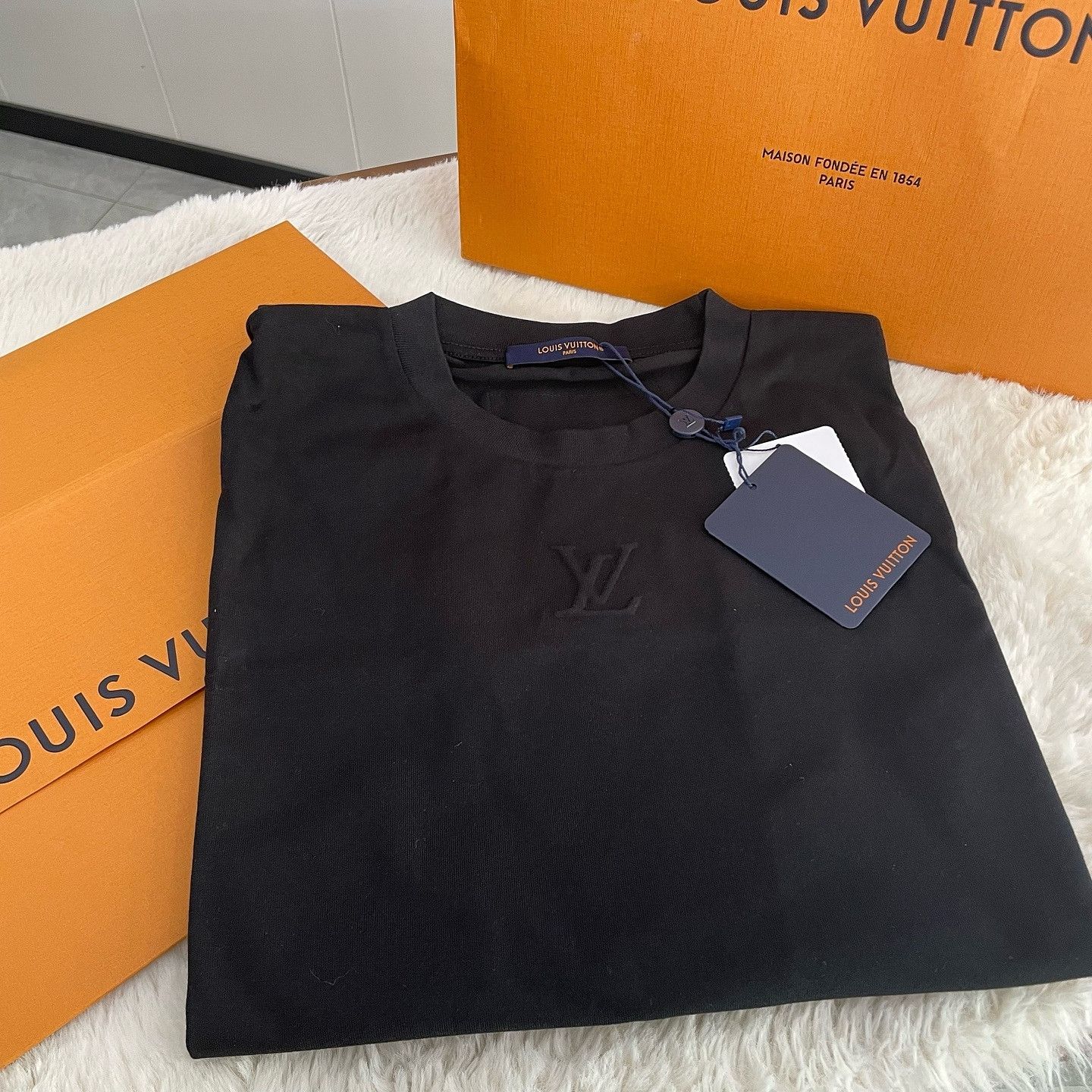 Louis Vuitton Louis Vuitton Logo T-Shirt Size M Size US M / EU 48-50 / 2 - 3 Thumbnail