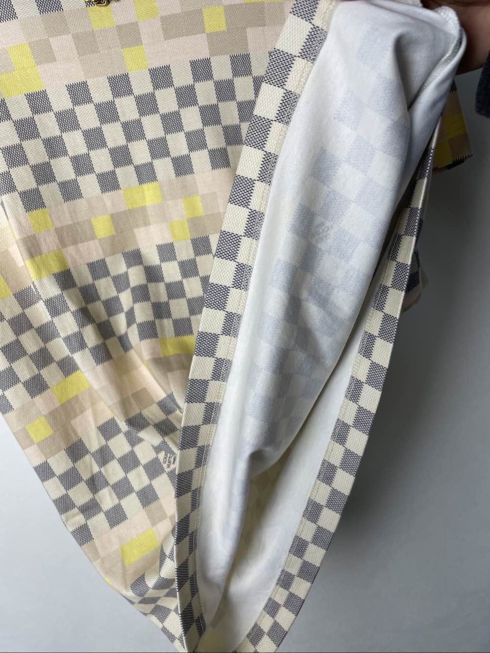 Louis Vuitton Louis Vuitton Damier Checkered Chain T-Shirt Size M Size M / US 6-8 / IT 42-44 - 9 Thumbnail