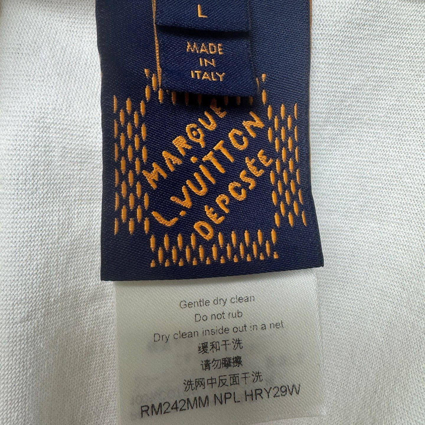 Louis Vuitton Louis Vuitton Lovers Logo T-Shirt Size L Size US L / EU 52-54 / 3 - 4 Thumbnail