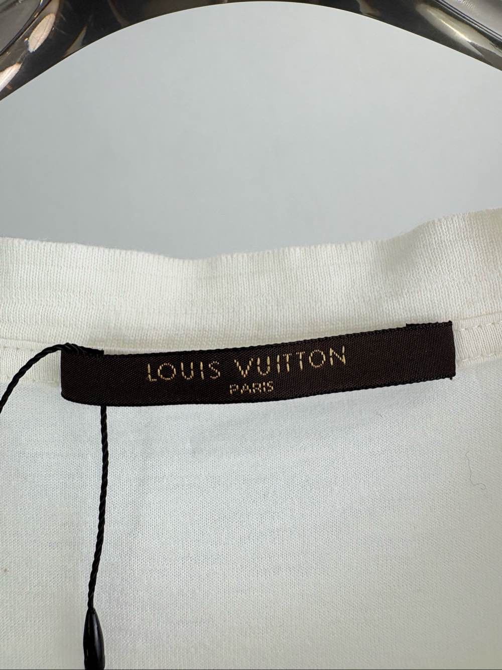 Louis Vuitton Louis Vuitton Trunk Print T-Shirt Size L Size US L / EU 52-54 / 3 - 3 Thumbnail