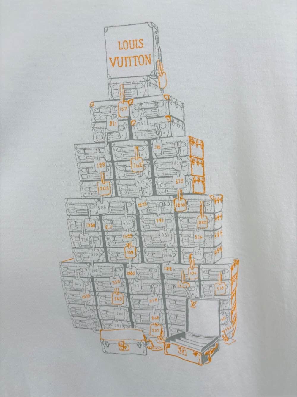 Louis Vuitton Louis Vuitton Trunk Print T-Shirt Size L Size US L / EU 52-54 / 3 - 5 Thumbnail