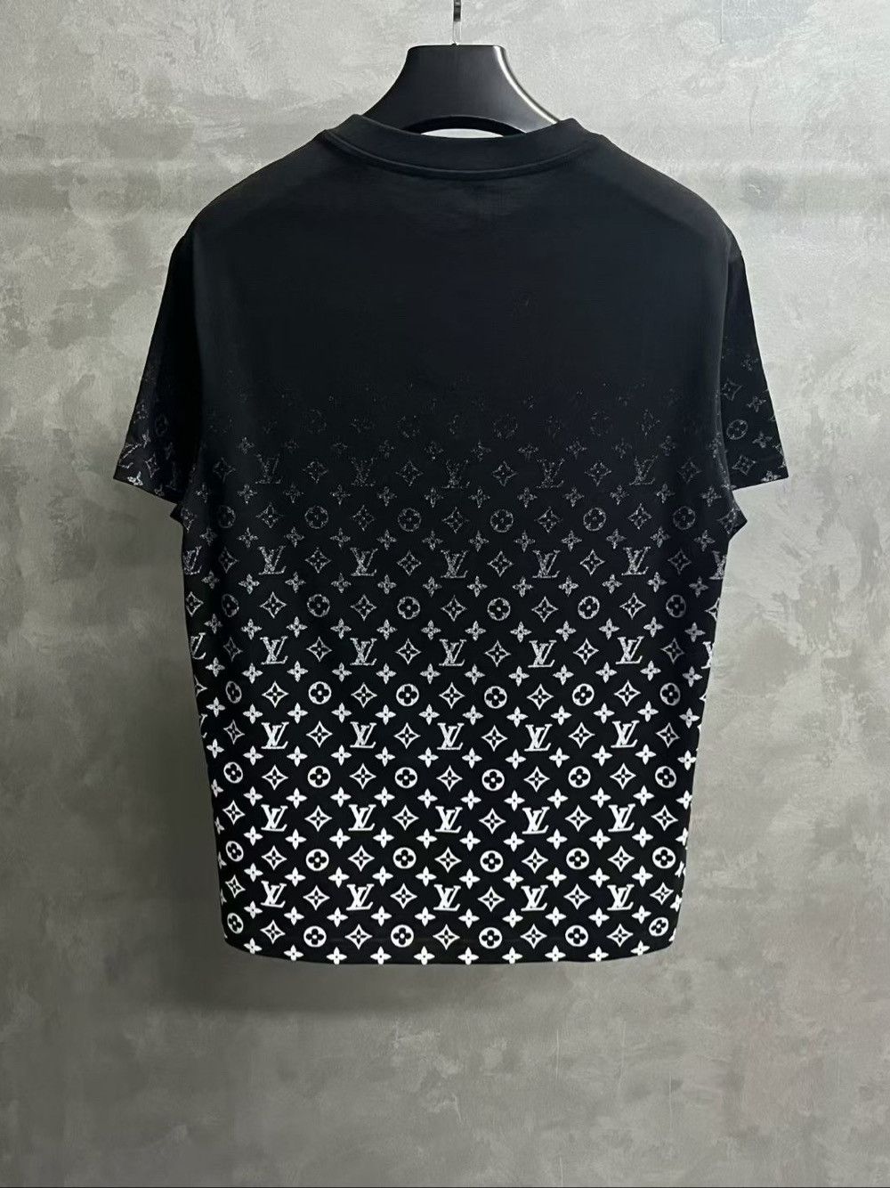 Louis Vuitton Louis Vuitton Gradient Monogram T-Shirt Size M Size US M / EU 48-50 / 2 - 2 Thumbnail