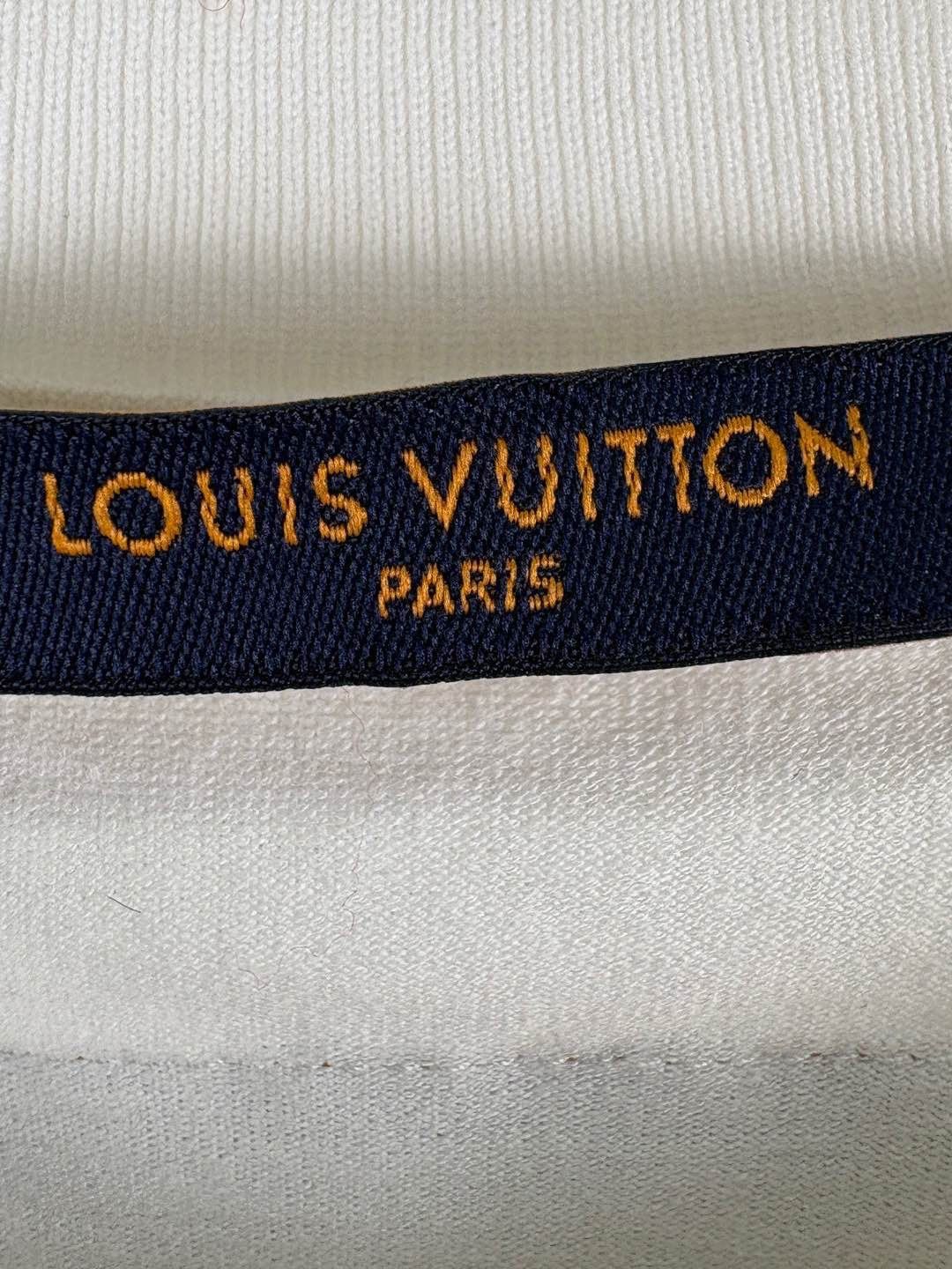 Louis Vuitton Louis Vuitton Graffiti Logo T-Shirt Size XL Size US XL / EU 56 / 4 - 3 Thumbnail