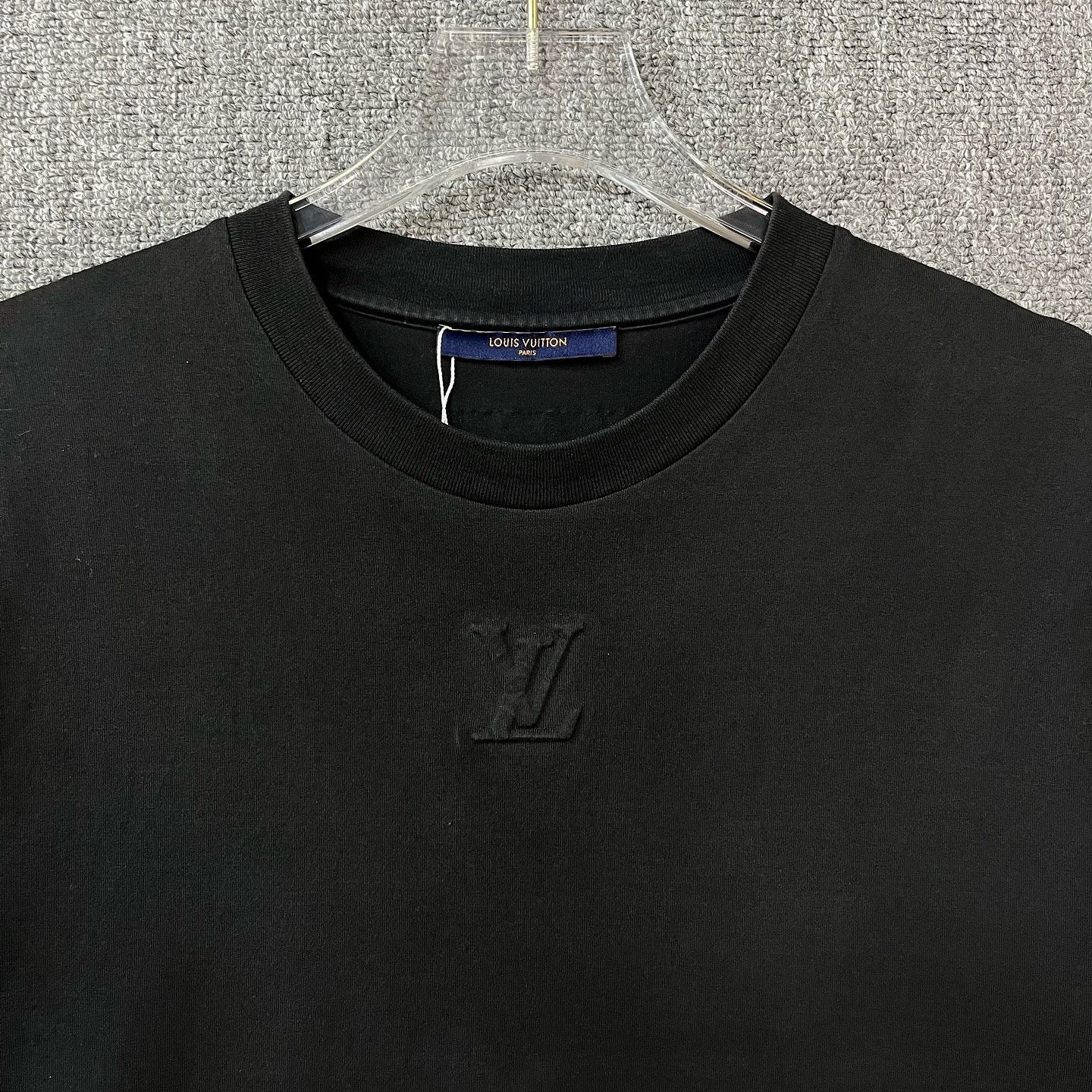 Louis Vuitton Louis Vuitton Embossed Logo T-Shirt Size XL Size US XL / EU 56 / 4 - 3 Thumbnail