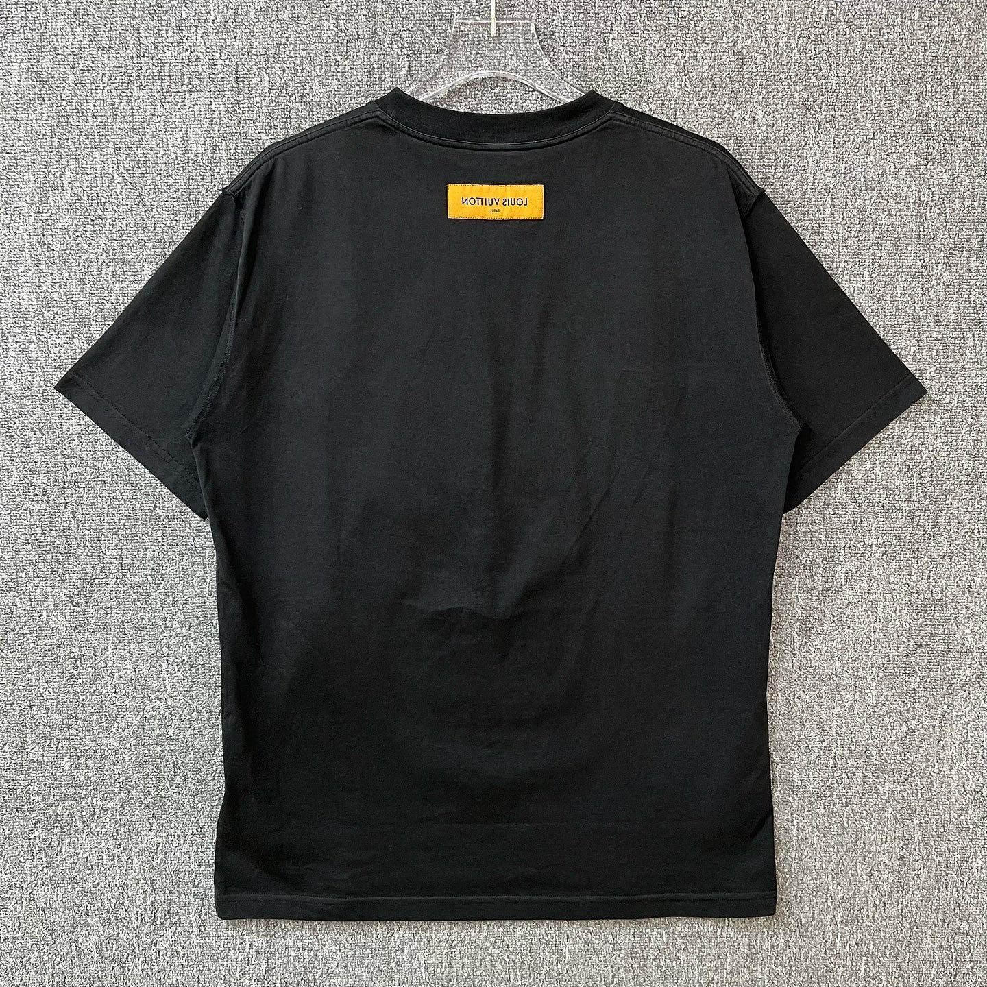 Louis Vuitton Louis Vuitton Embossed Logo T-Shirt Size XL Size US XL / EU 56 / 4 - 2 Thumbnail