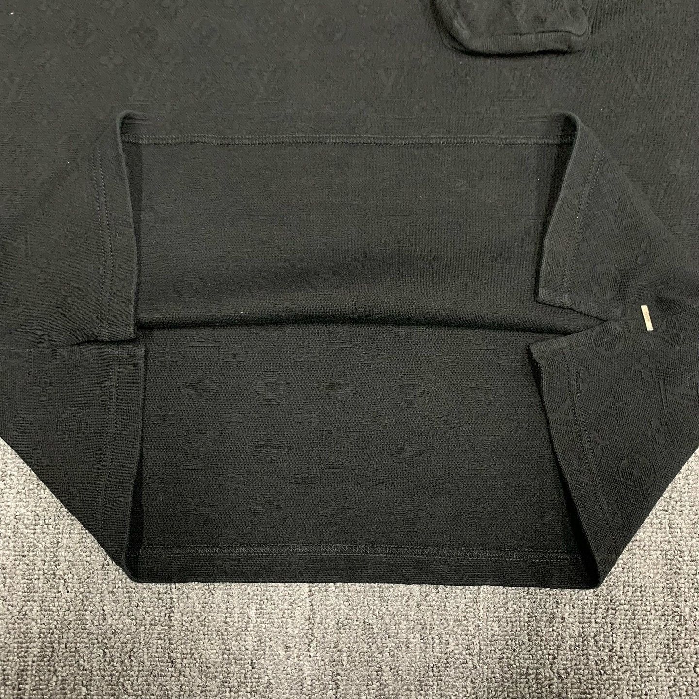 Louis Vuitton Louis Vuitton Monogram Pocket T-Shirt Size XL Size US XL / EU 56 / 4 - 9 Thumbnail