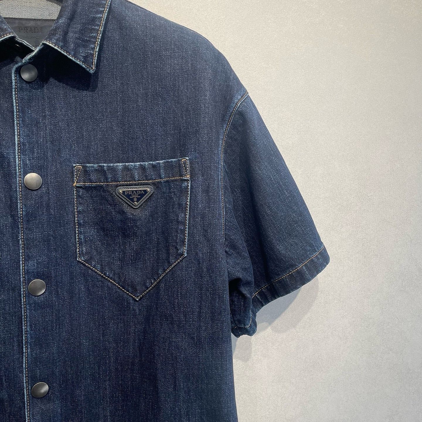 Prada Prada Logo Patch Denim Shirt Size L Size US L / EU 52-54 / 3 - 7 Thumbnail