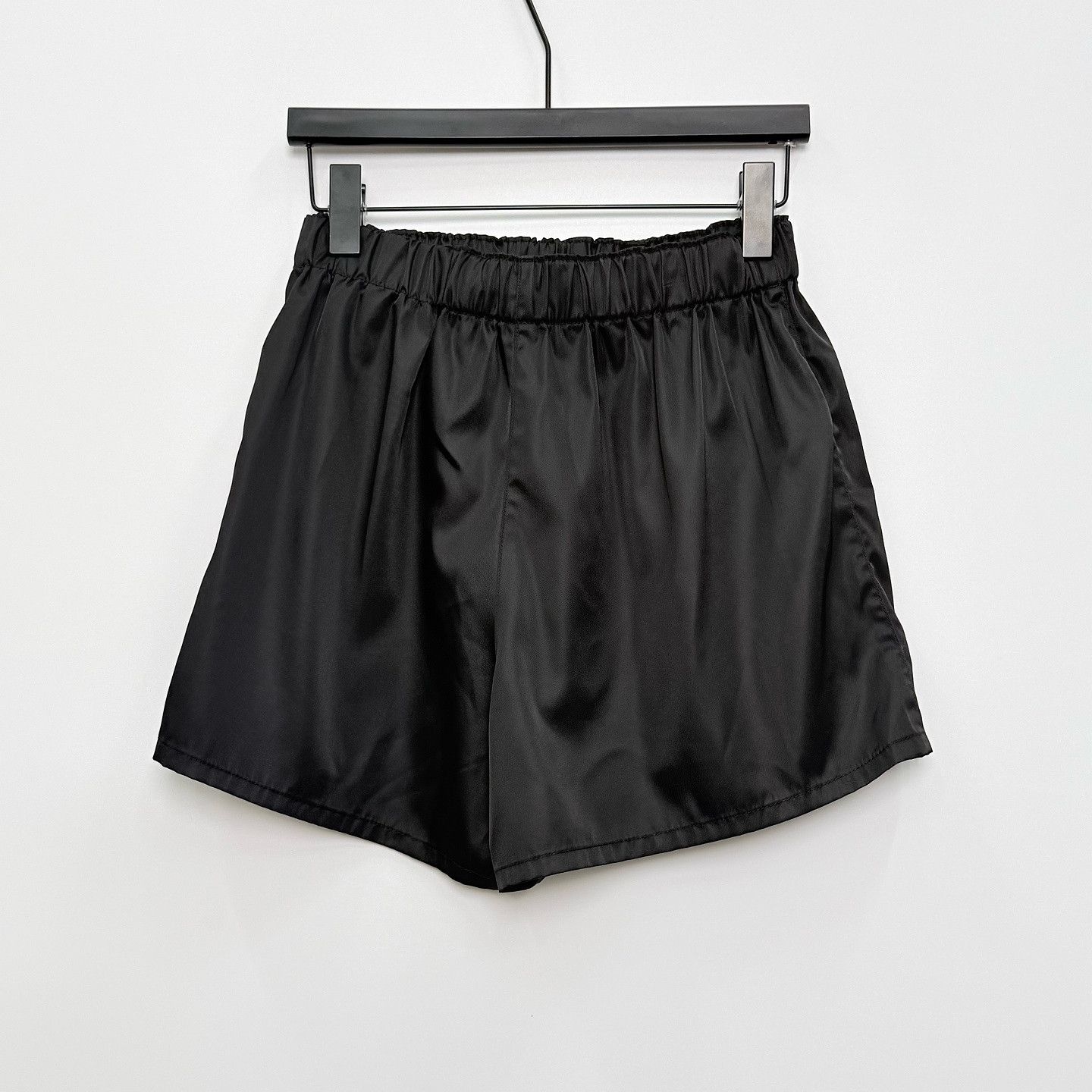 Prada Prada Logo Nylon Shorts Size 40 Size 27" / US 4 / IT 40 - 2 Thumbnail