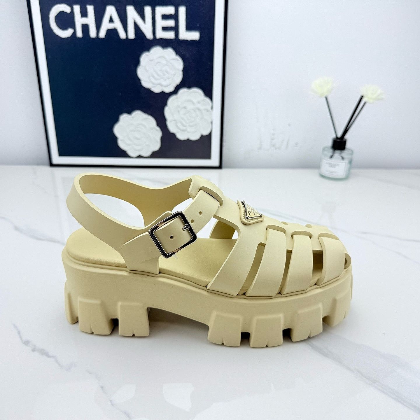 Prada Prada Triangle Logo Fisherman Sandals Size 36 Size US 6 / IT 36 - 7 Thumbnail