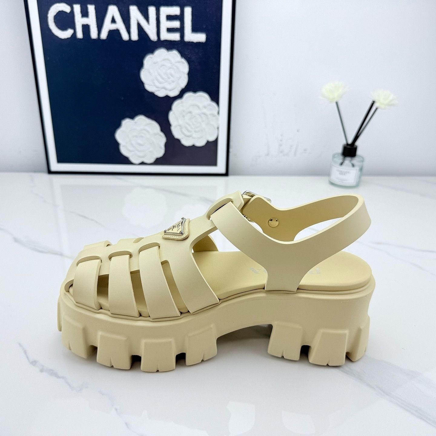 Prada Prada Triangle Logo Fisherman Sandals Size 36 Size US 6 / IT 36 - 6 Thumbnail