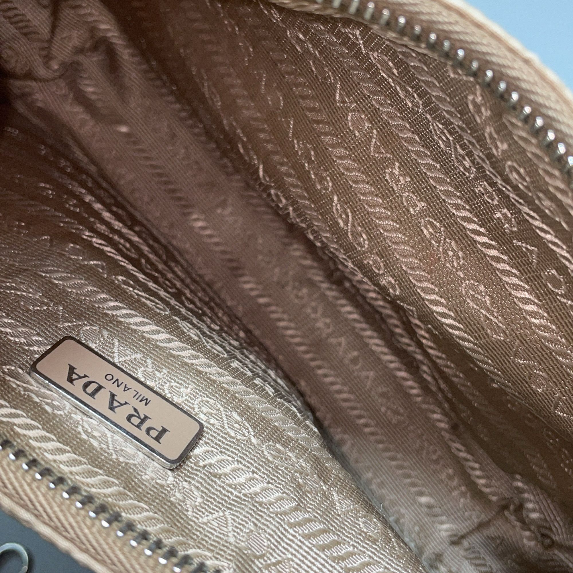 Prada Prada Re-Edition 2005 Shoulder Bag Beige Size ONE SIZE - 12 Thumbnail