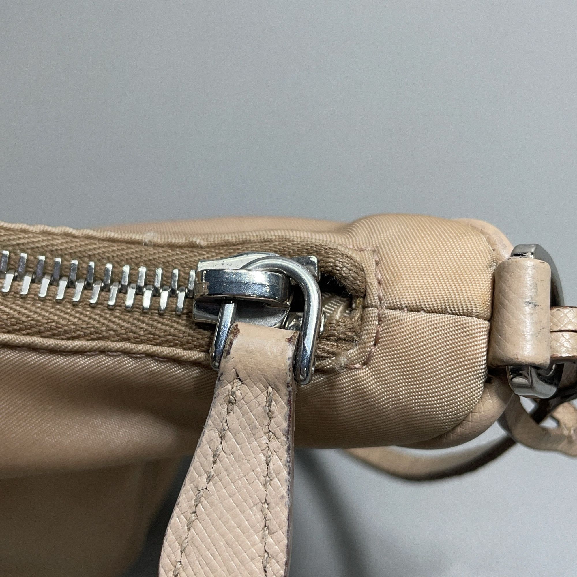 Prada Prada Re-Edition 2005 Shoulder Bag Beige Size ONE SIZE - 8 Thumbnail