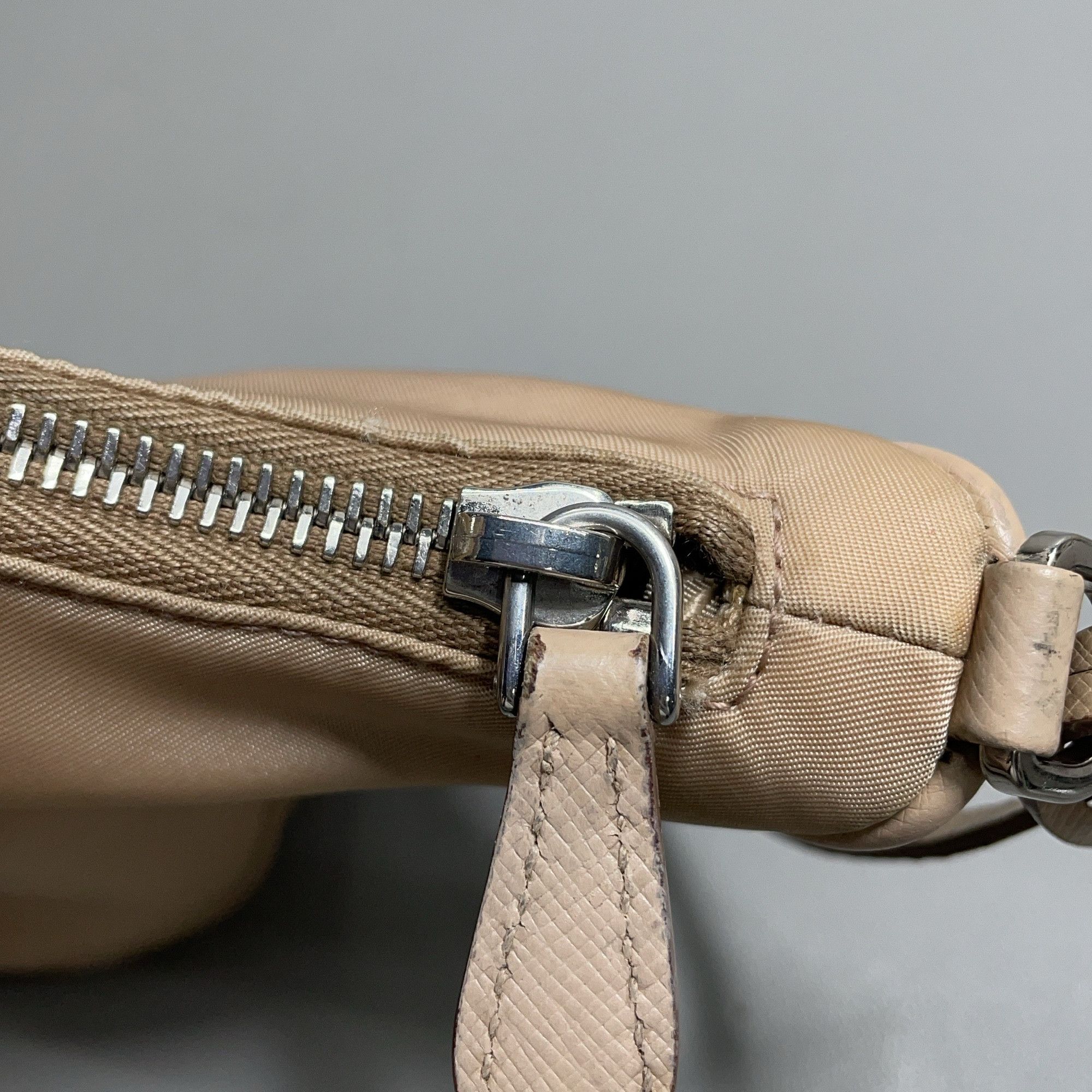 Prada Prada Re-Edition 2005 Shoulder Bag Beige Size ONE SIZE - 9 Thumbnail
