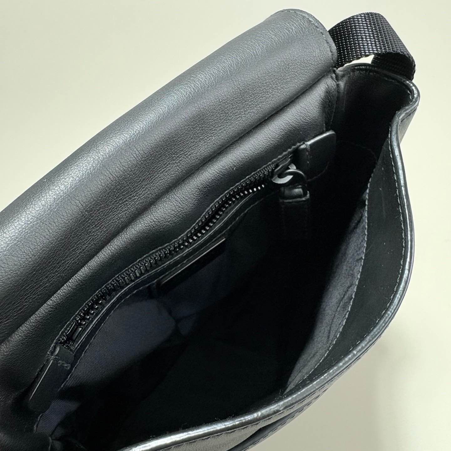 Prada Prada Leather Logo Crossbody Bag Size ONE SIZE - 5 Thumbnail