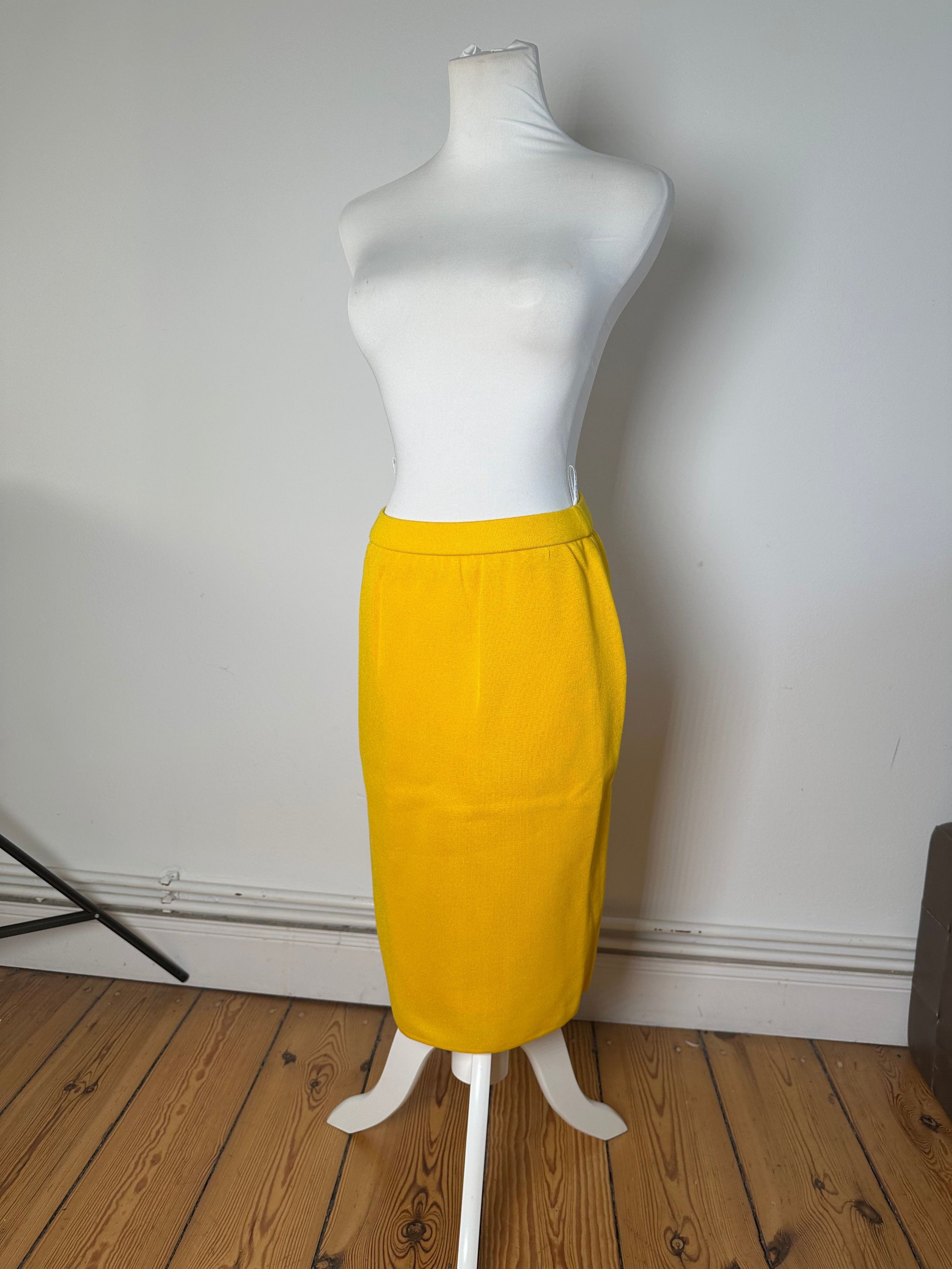 Yves Saint Laurent Vintage Marigold Yellow Wool Pencil Skirt Size 30" / US 8 / IT 44 - 11 Thumbnail
