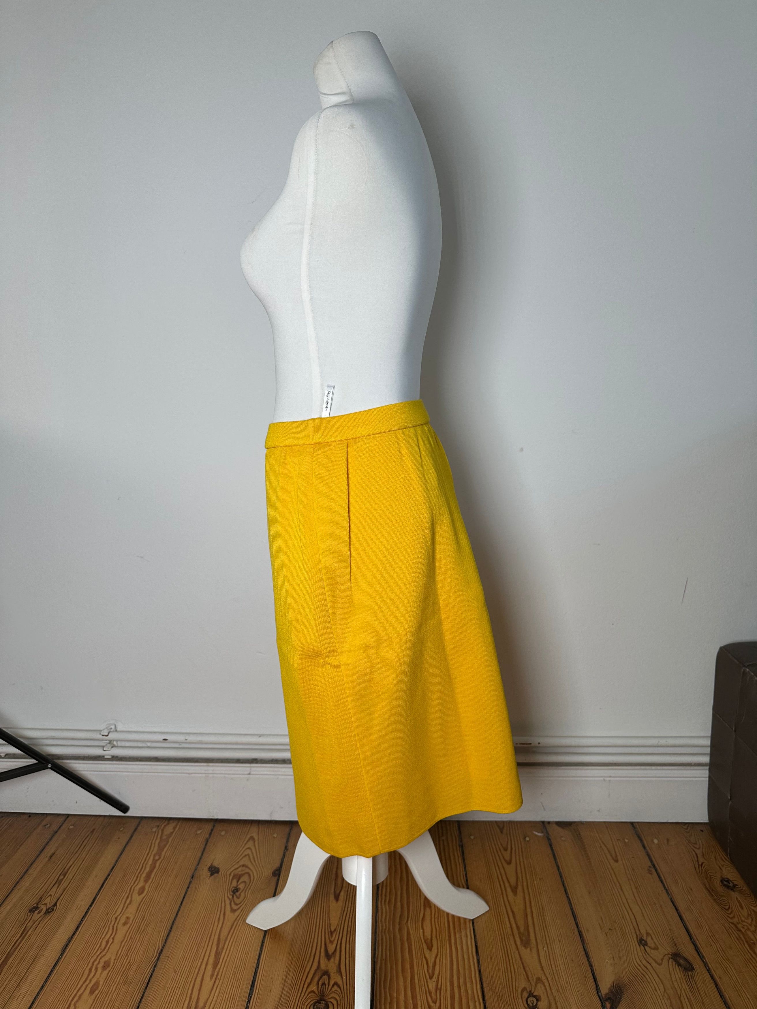 Yves Saint Laurent Vintage Marigold Yellow Wool Pencil Skirt Size 30" / US 8 / IT 44 - 2 Thumbnail