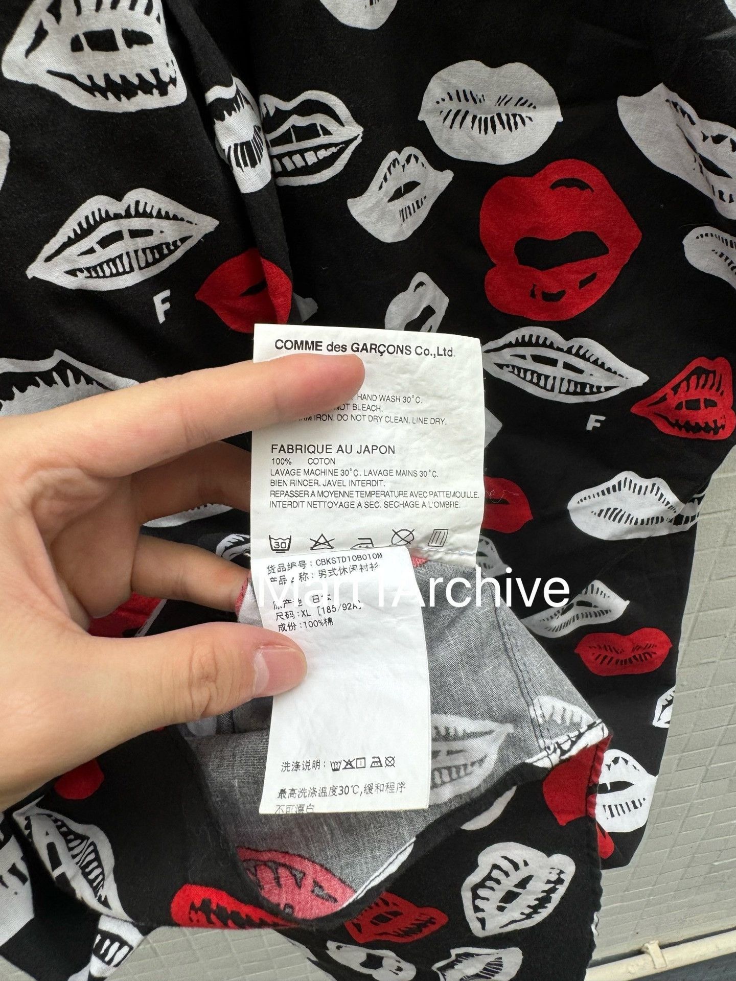 Comme des Garcons Black Black Lip Print Short Sleeve Button Up Shirt Size US XL / EU 56 / 4 - 7 Thumbnail