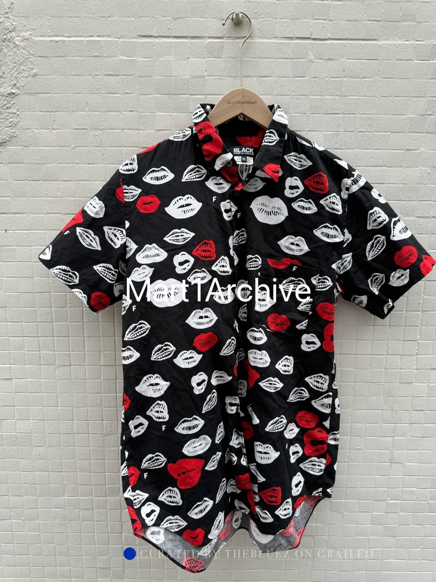 Comme des Garcons Black Black Lip Print Short Sleeve Button Up Shirt Size US XL / EU 56 / 4 - 2 Thumbnail