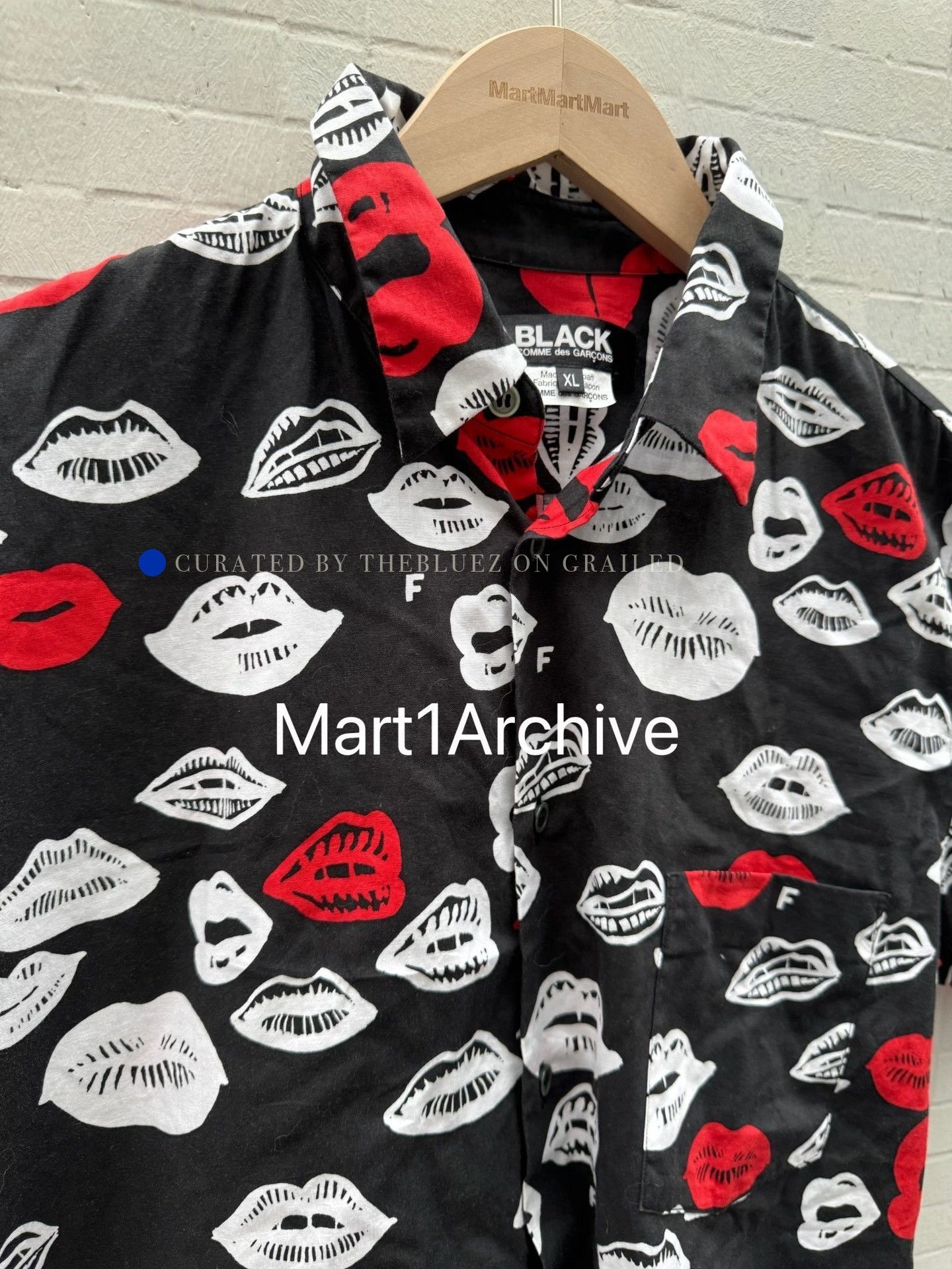 Comme des Garcons Black Black Lip Print Short Sleeve Button Up Shirt Size US XL / EU 56 / 4 - 4 Thumbnail
