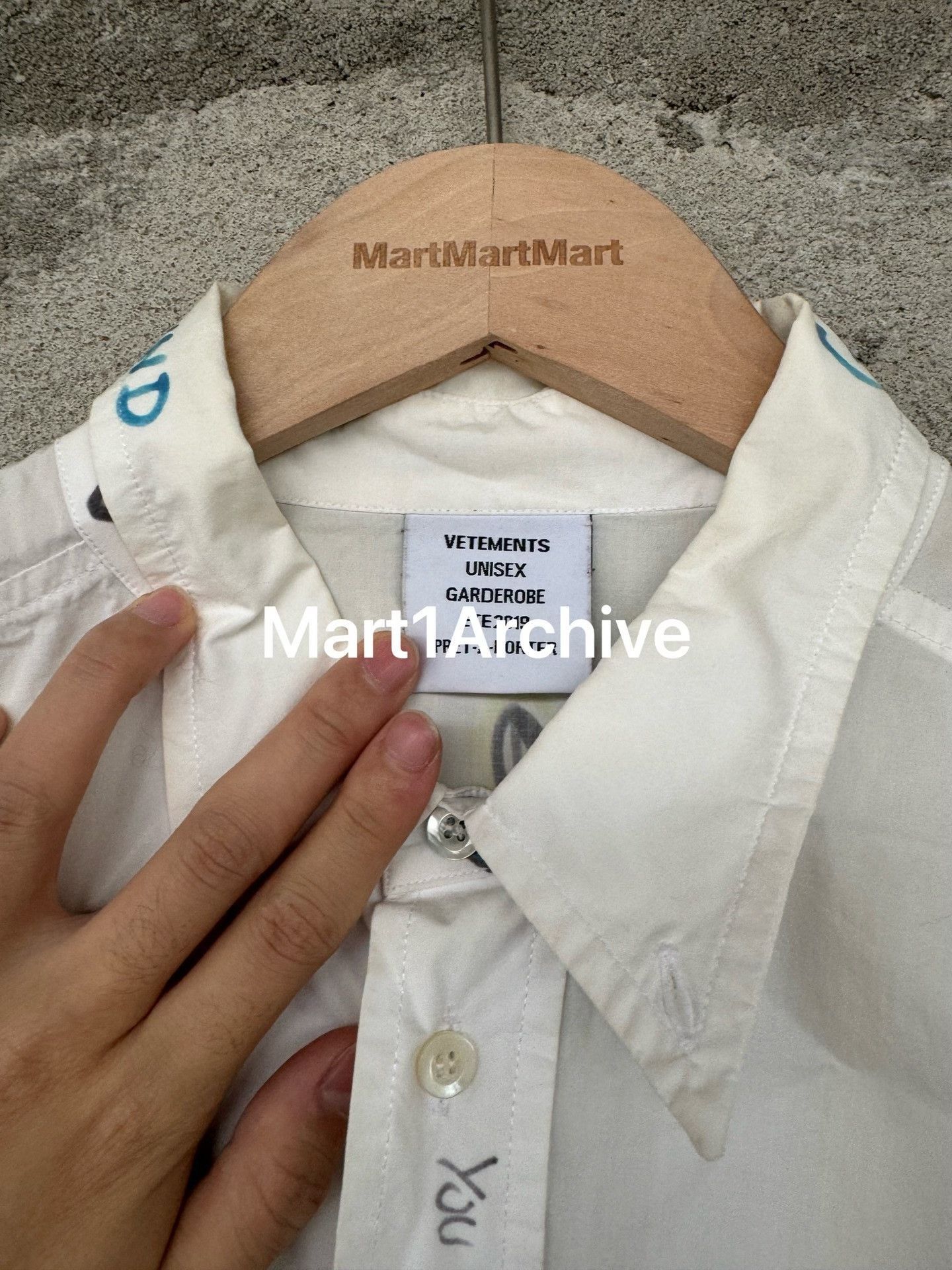 Vetements White Handwritten Print Long Sleeve Button-Up Shirt XS Size US XS / EU 42 / 0 - 8 Thumbnail