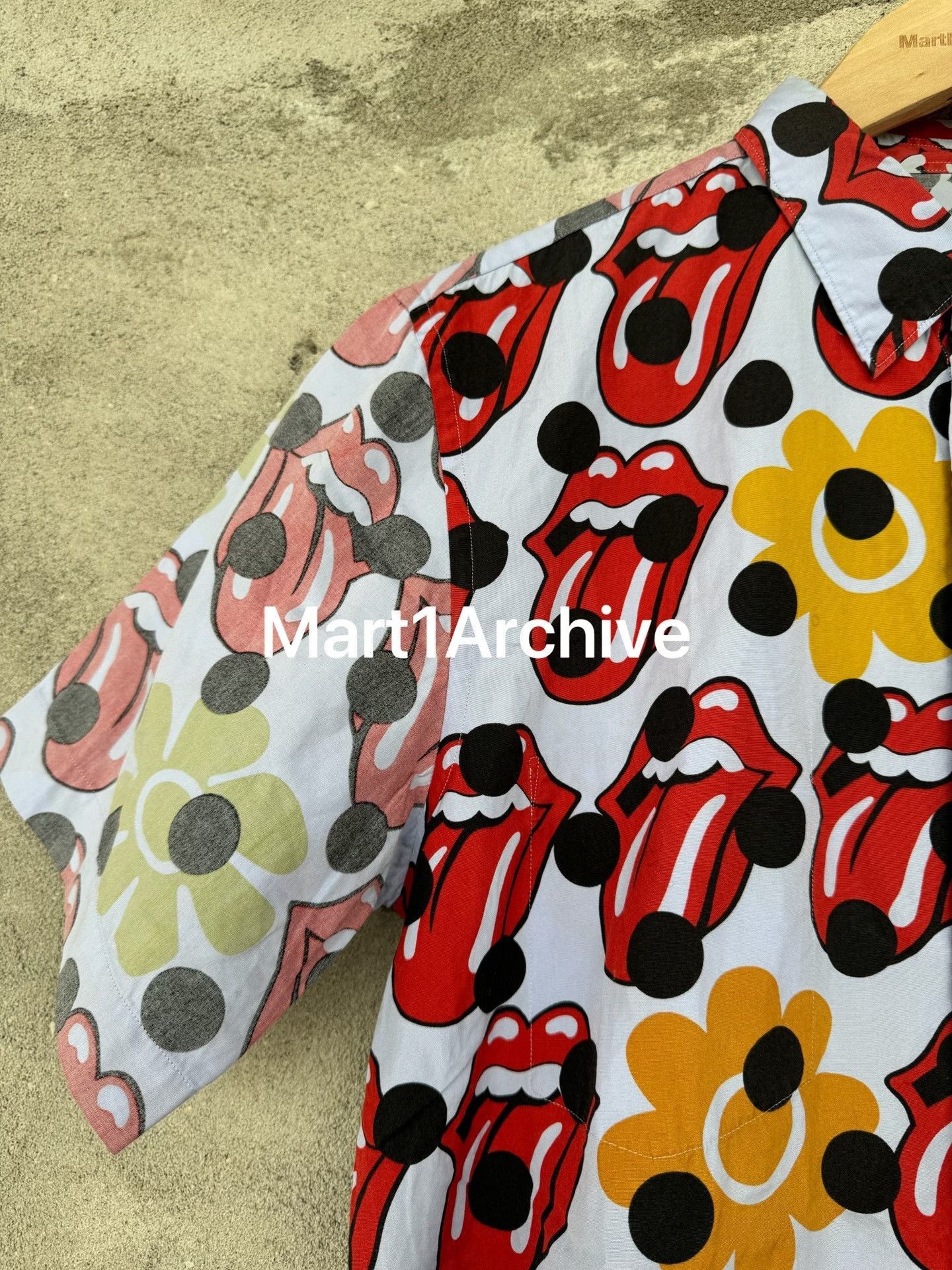 Comme des Garcons Multi Colored Lip and Flower Print Short Sleeve Shirt Size US S / EU 44-46 / 1 - 4 Thumbnail