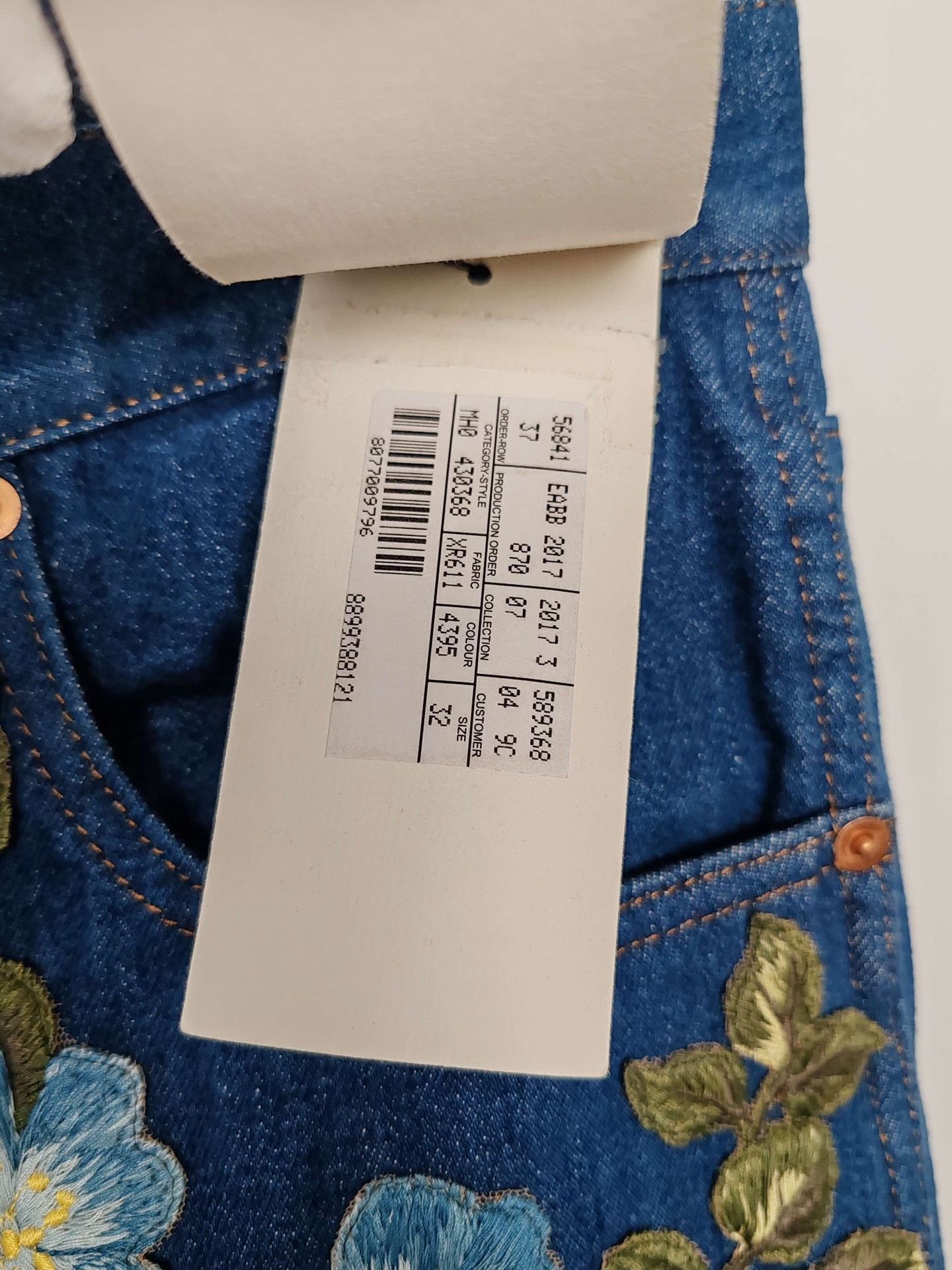Gucci Blue Denim Jeans with Cat & Floral Embroidery Size 32 Size US 32 / EU 48 - 5 Thumbnail